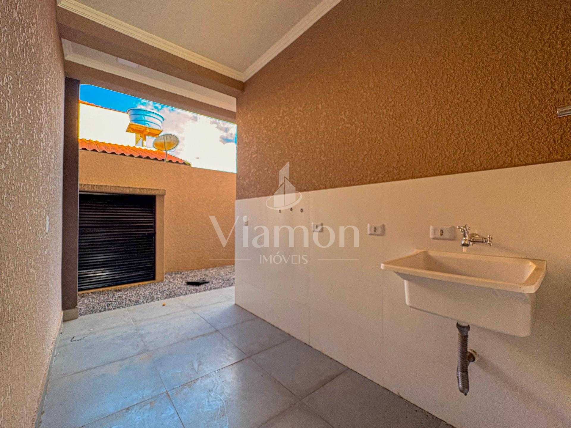 Sobrado à Venda no Bairro Santa Terezinha, Fazenda Rio Grande