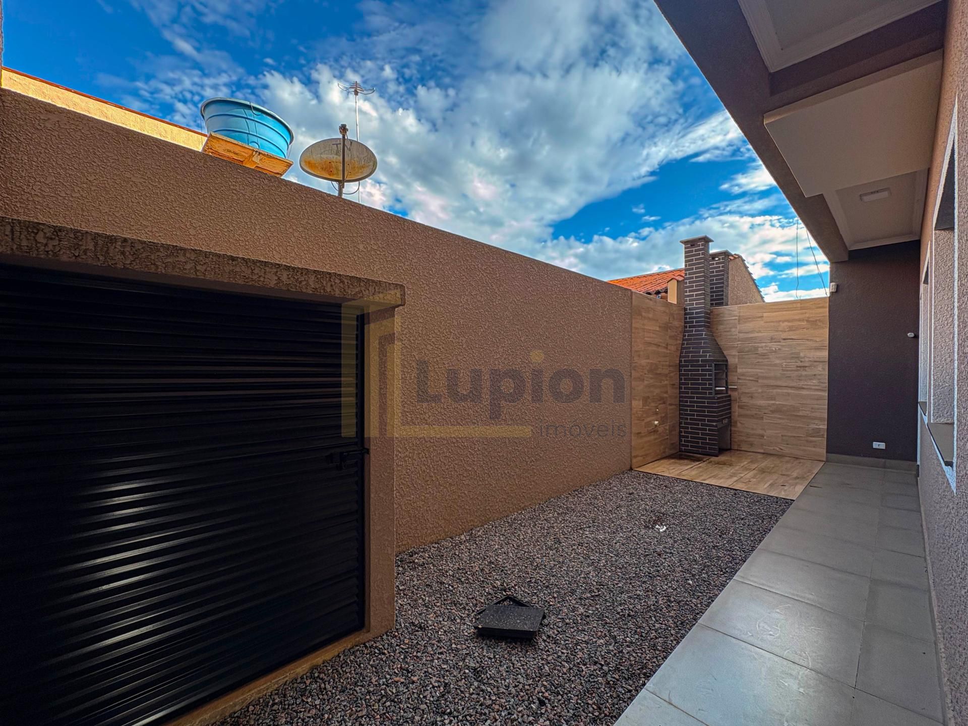 Sobrado à Venda no Bairro Santa Terezinha, Fazenda Rio Grande