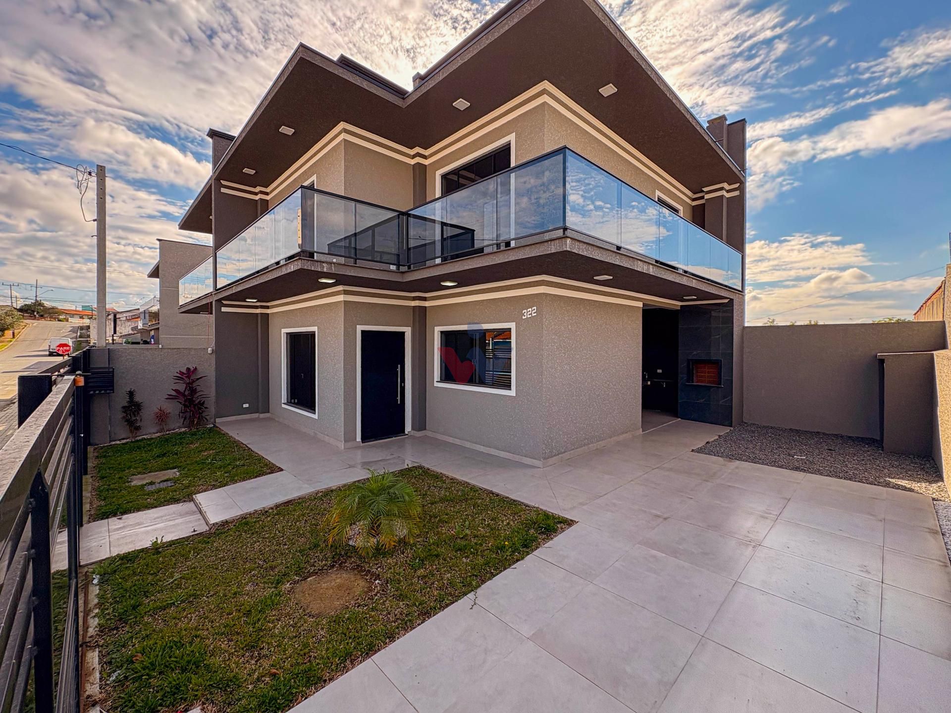 Sobrado à Venda no Bairro Iguaçu, Fazenda Rio Grande PR