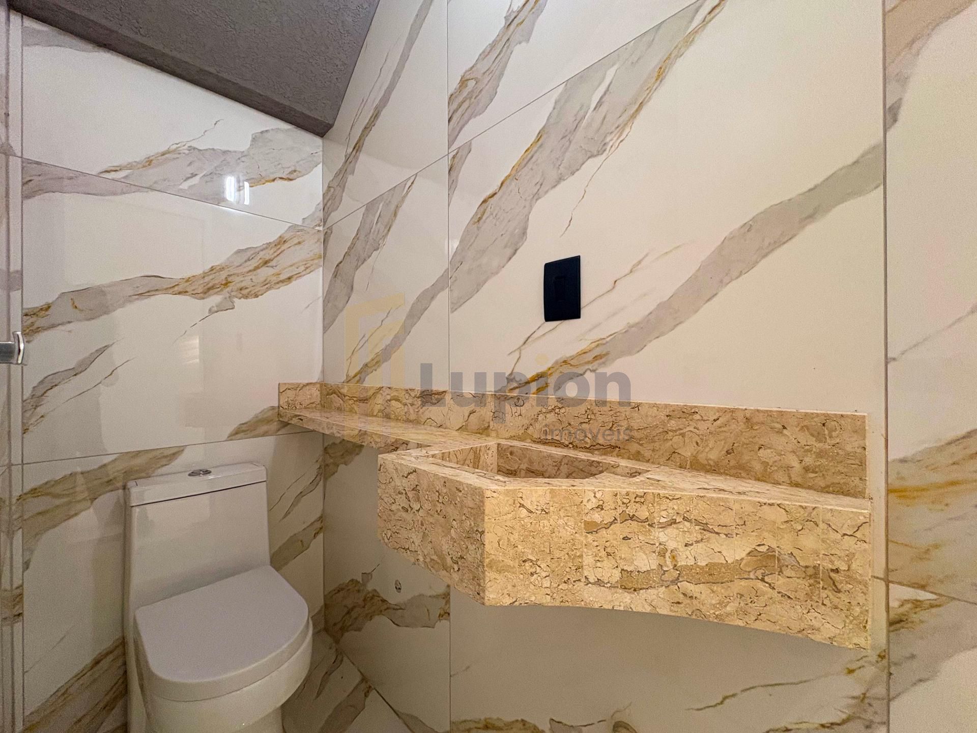 Sobrado Alto Padrão com 3 Suítes, Bairro Eucaliptos, Fazenda R...