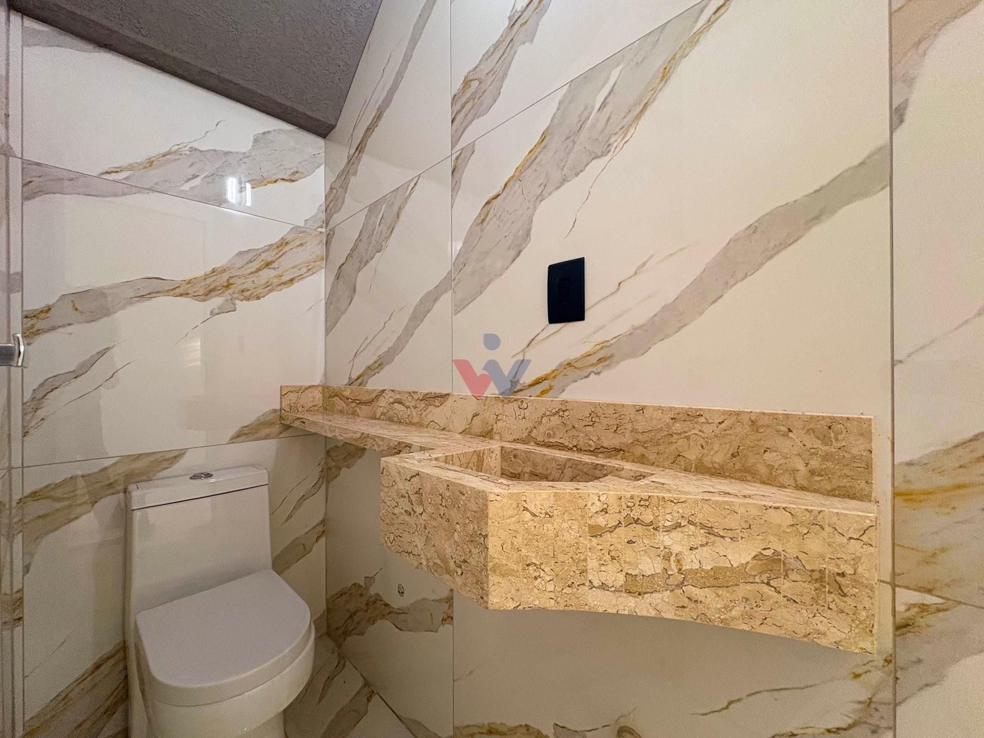 Sobrado Alto Padrão com 3 Suítes, Bairro Eucaliptos, Fazenda R...