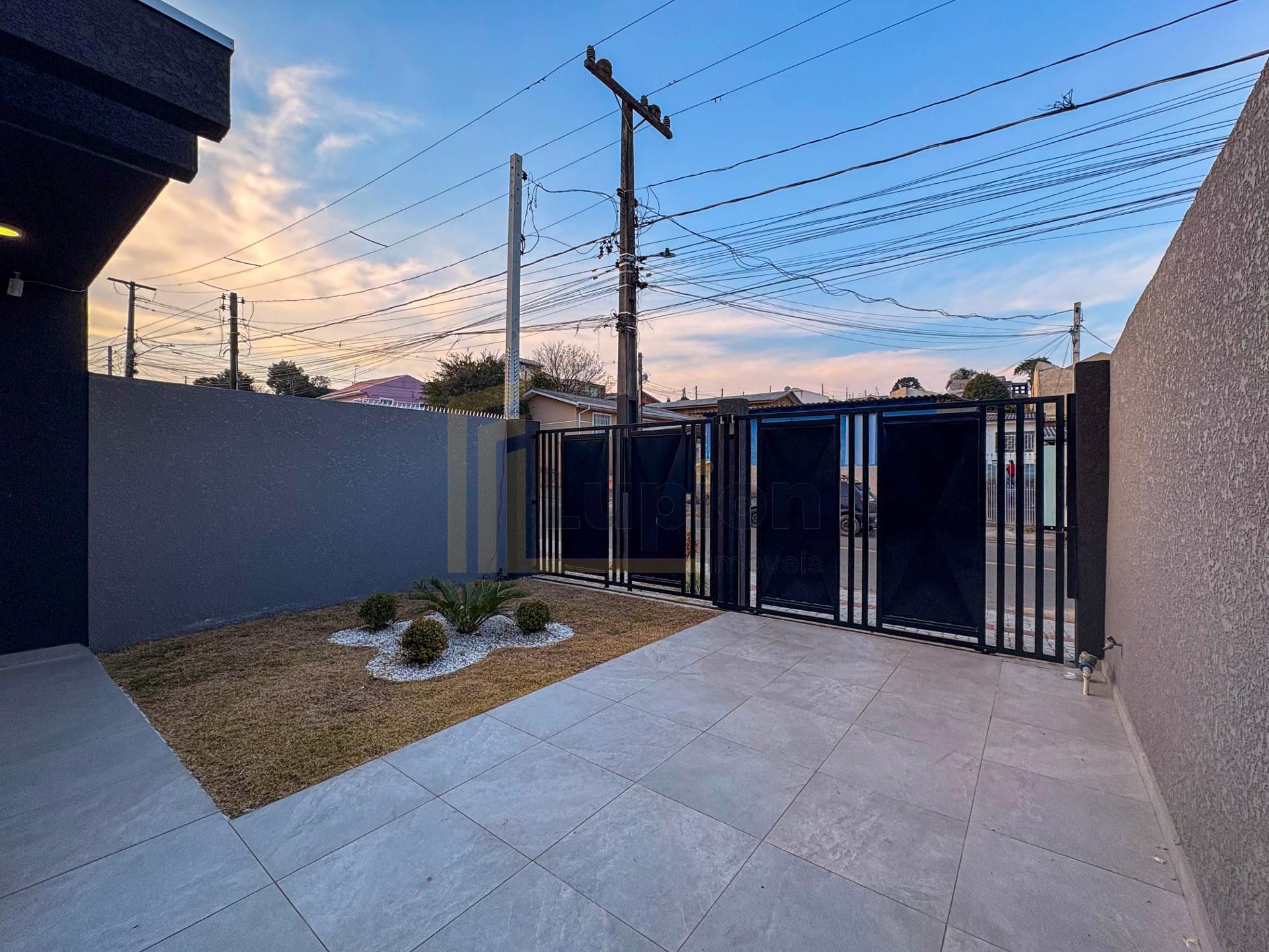 Casa Alto Padrão com Piscina e 3 Quartos no Iguaçu  Fazenda R...