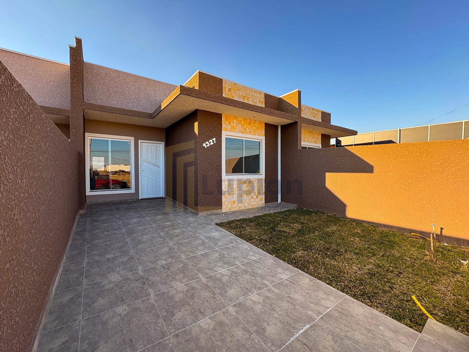 Casa 3 Quartos com Suíte no Gralha Azul  Pronta para Morar