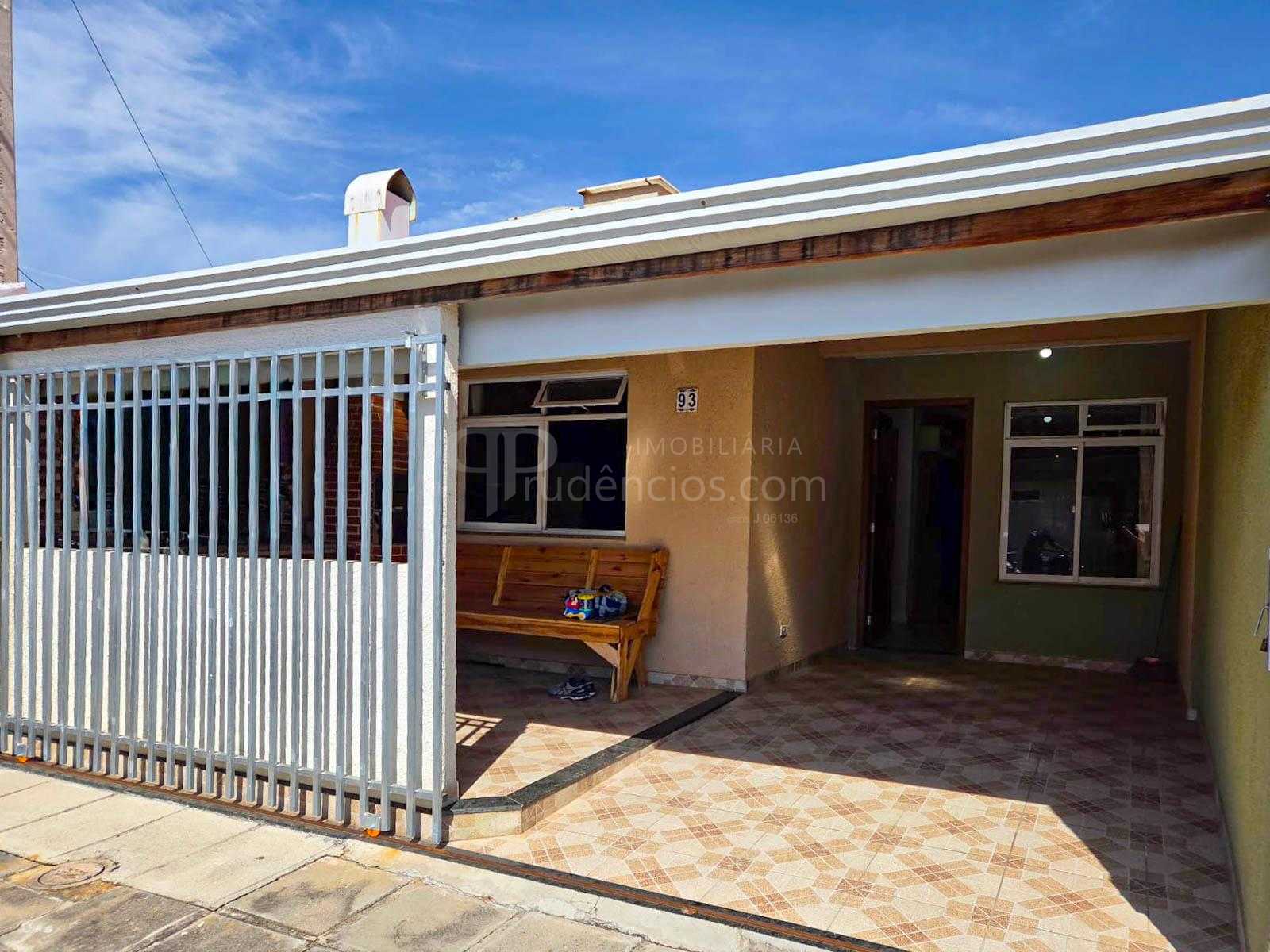 Casa em Condomínio com 2 Quartos e Planejados  Fazenda Rio Gr...