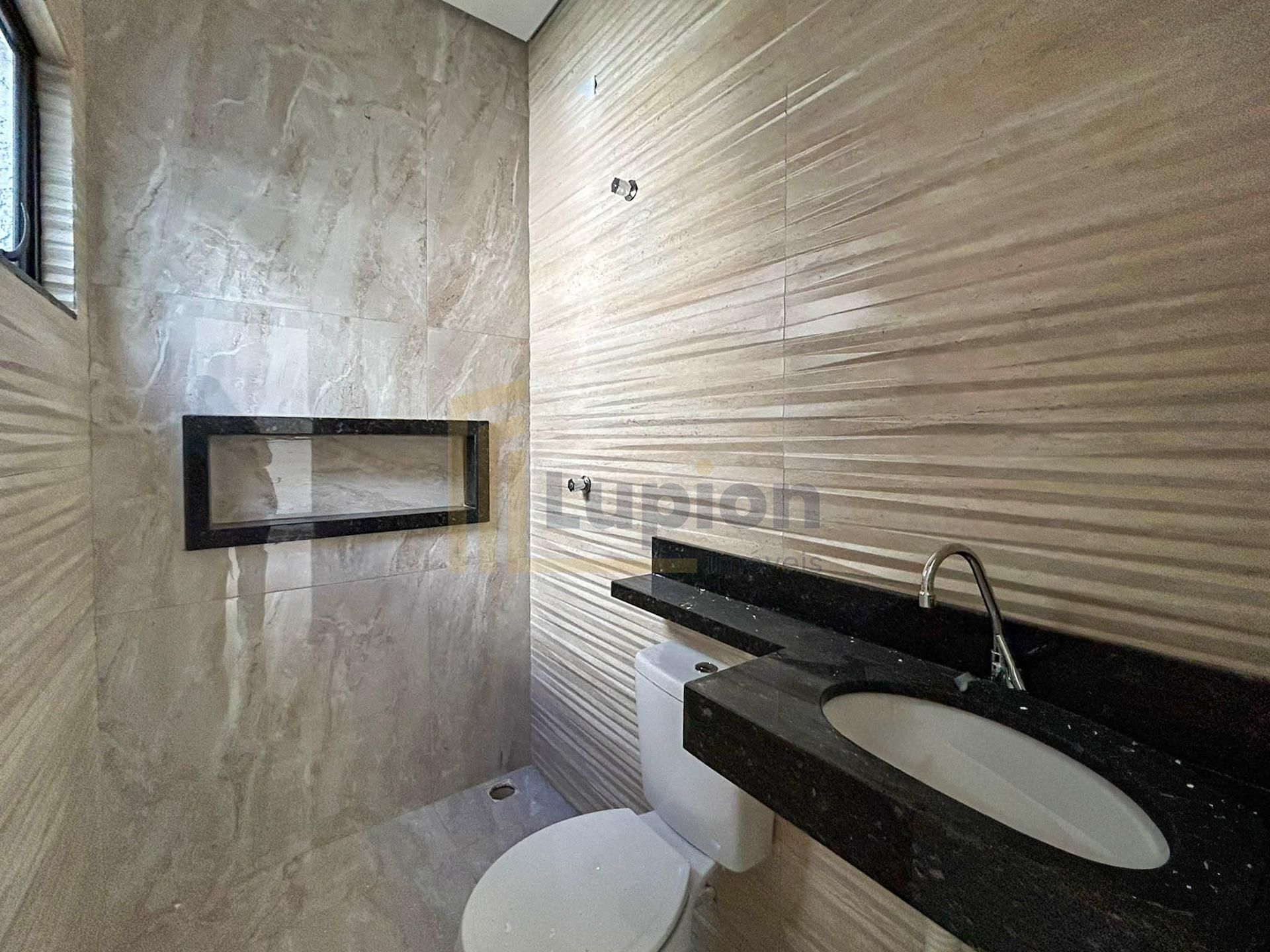 Casa 3 Quartos com Suíte, Jardim de Inverno e Área Gourmet  N...