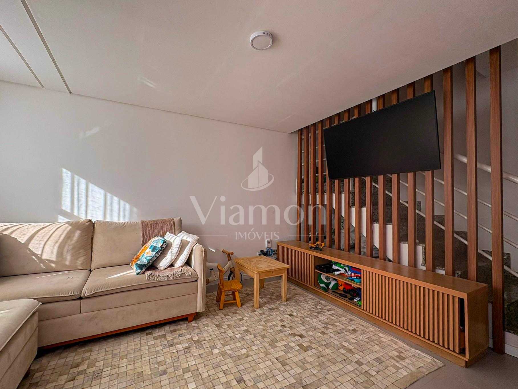 Sobrado Mobiliado com Suíte, Ático e Área Gourmet - Centro de FRG