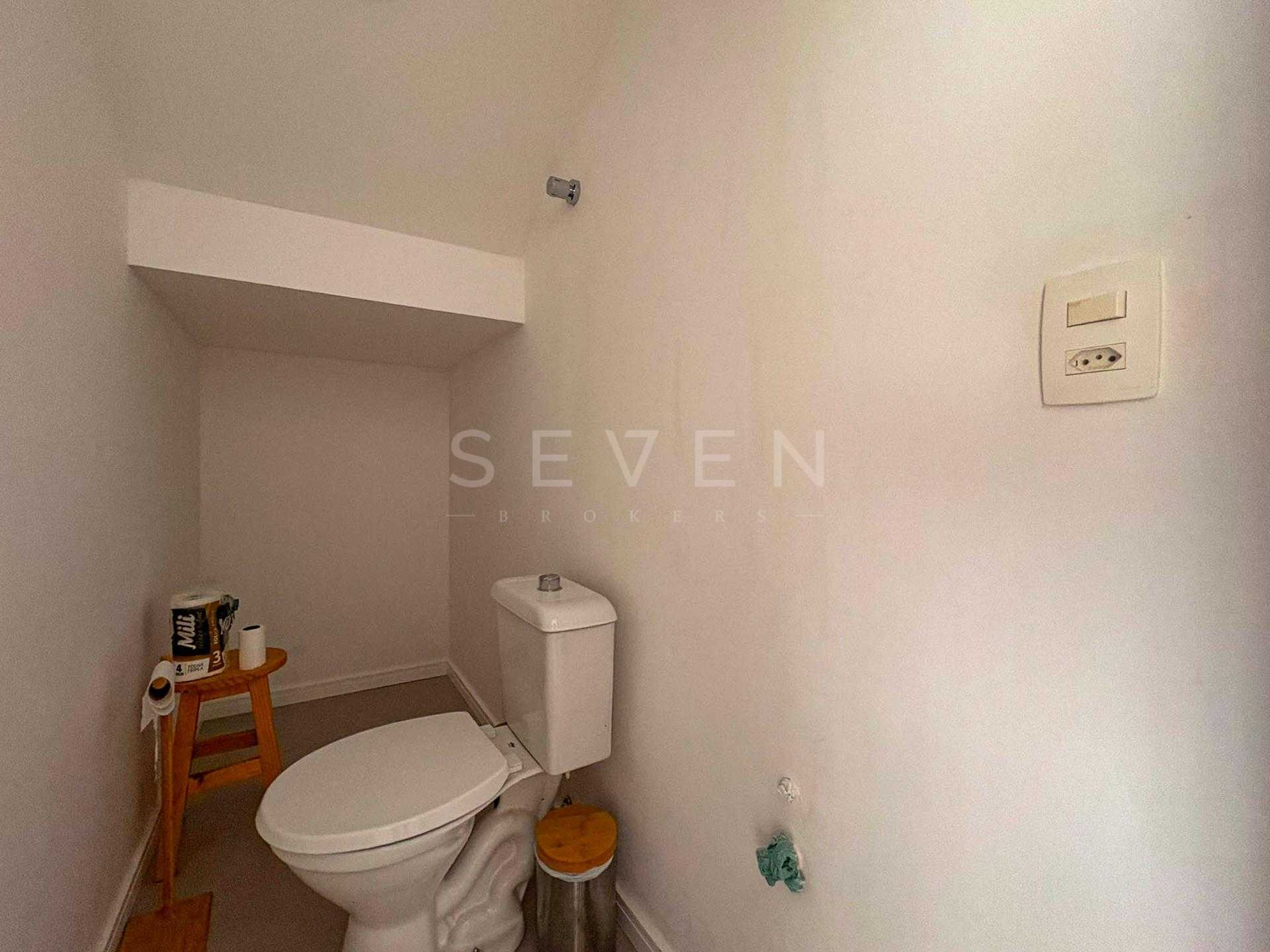 Sobrado Mobiliado com Suíte, Ático e Área Gourmet - Centro de FRG