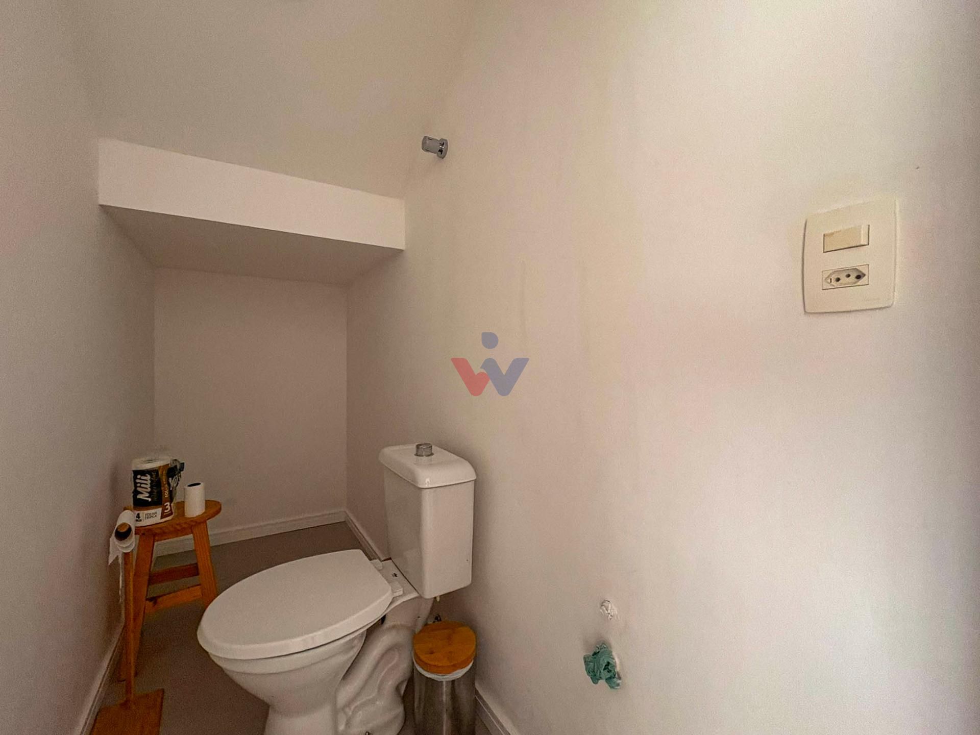 Sobrado Mobiliado com Suíte, Ático e Área Gourmet - Centro de FRG