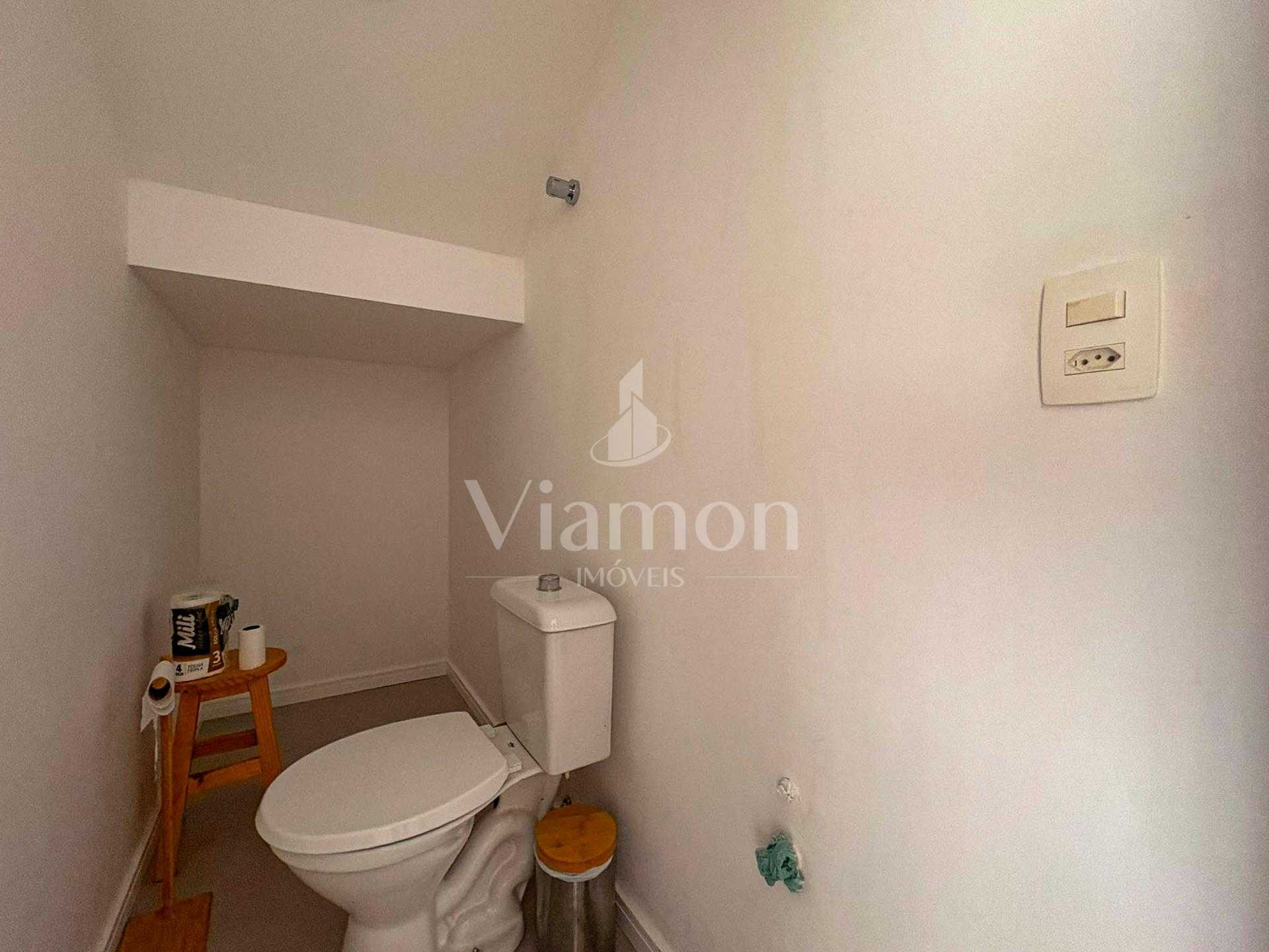 Sobrado Mobiliado com Suíte, Ático e Área Gourmet - Centro de FRG