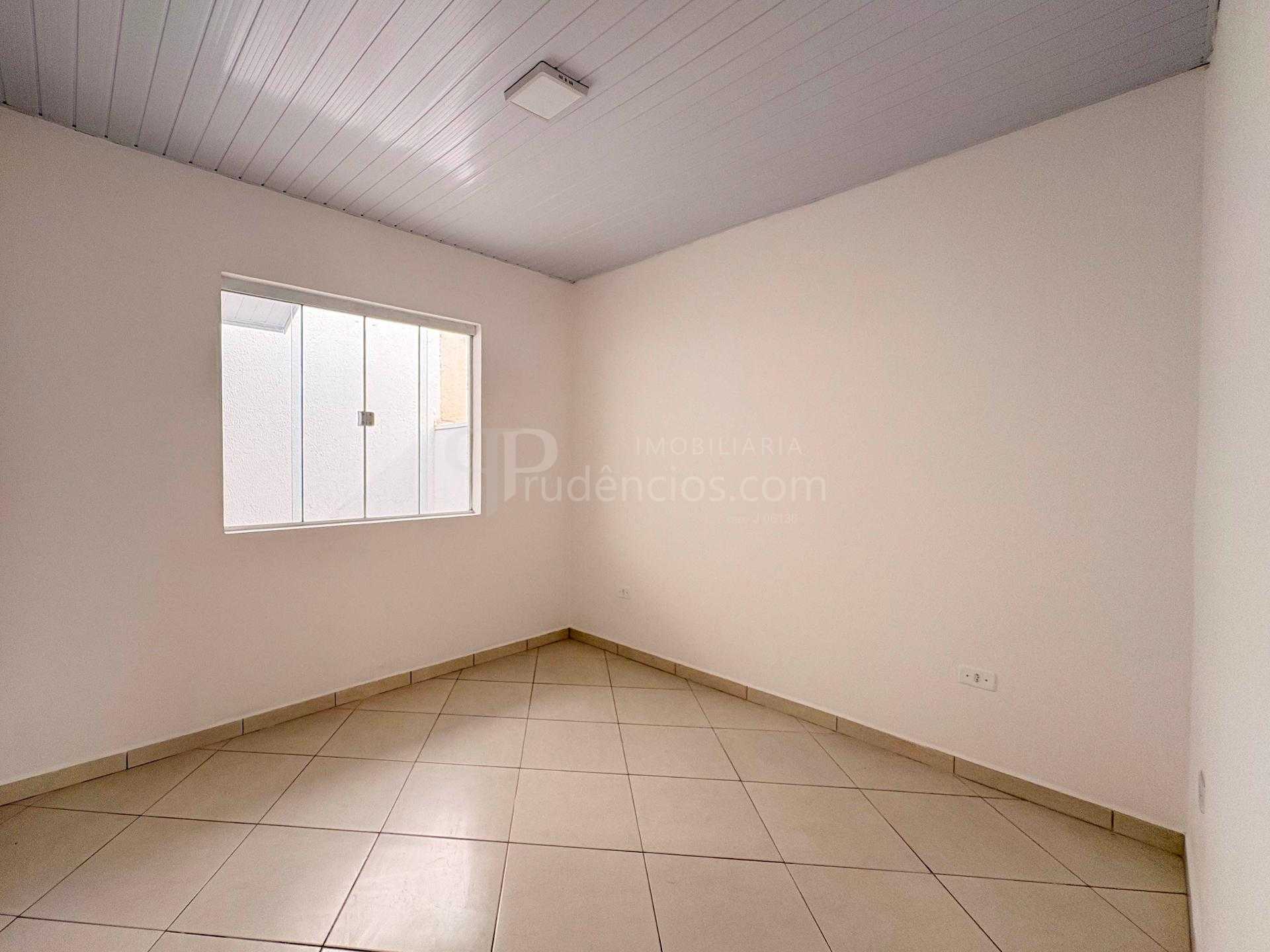 Casa 2 Quartos com Área de Serviço Coberta - Bairro Nações, FRG