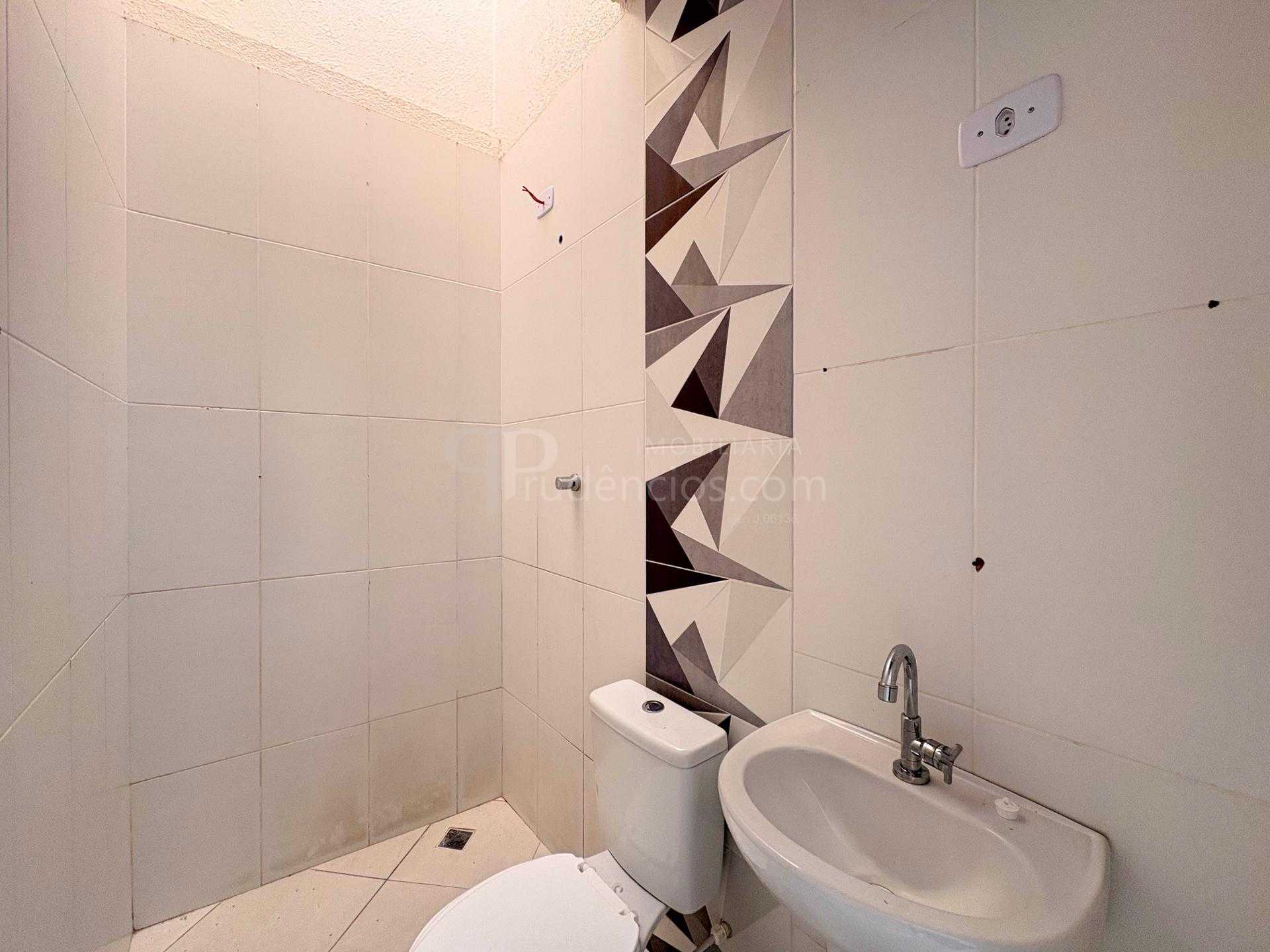 Casa 2 Quartos com Área de Serviço Coberta - Bairro Nações, FRG