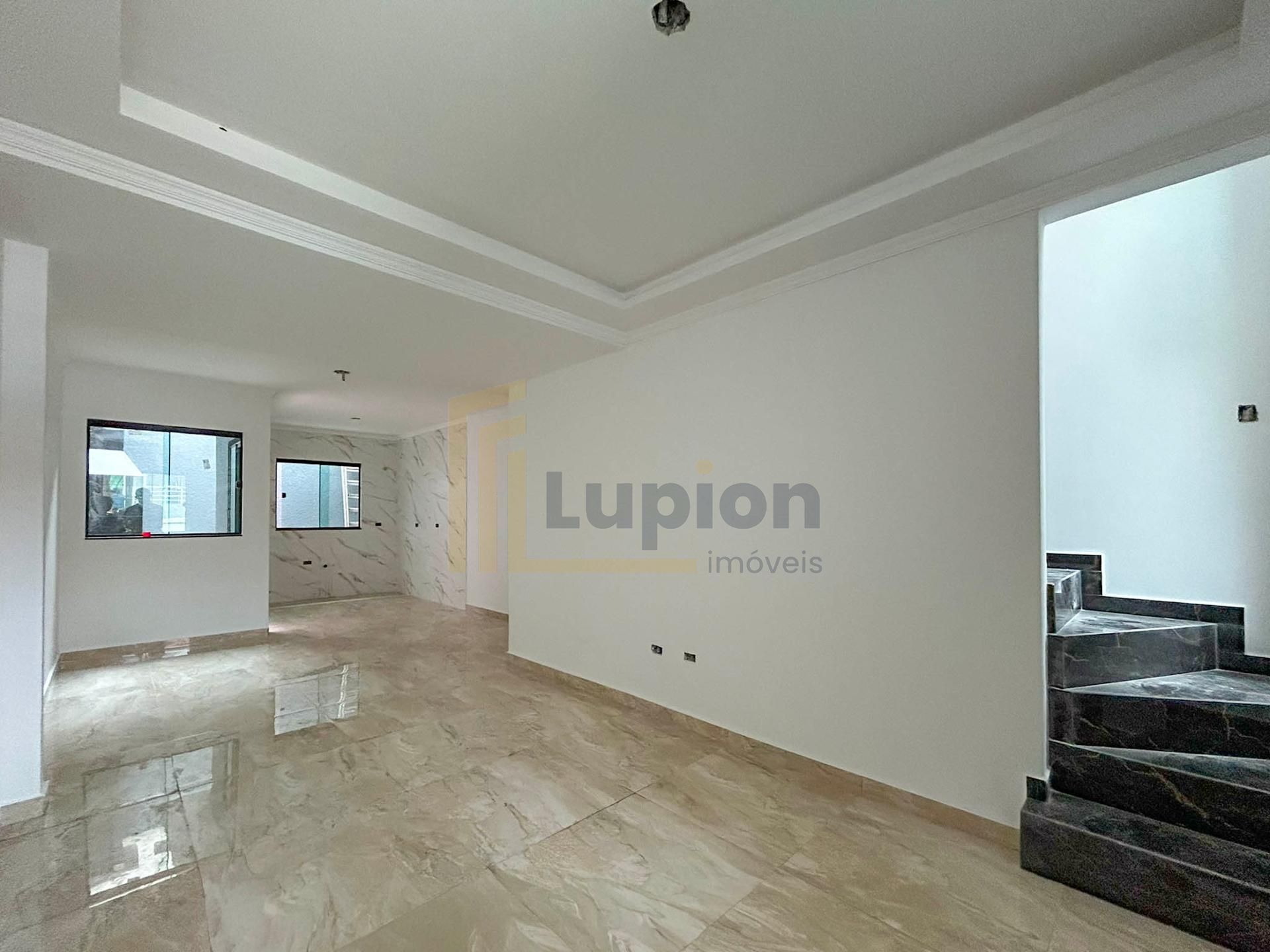 Sobrado 3 Quartos com Varanda e Churrasqueira no Tatuquara - C...