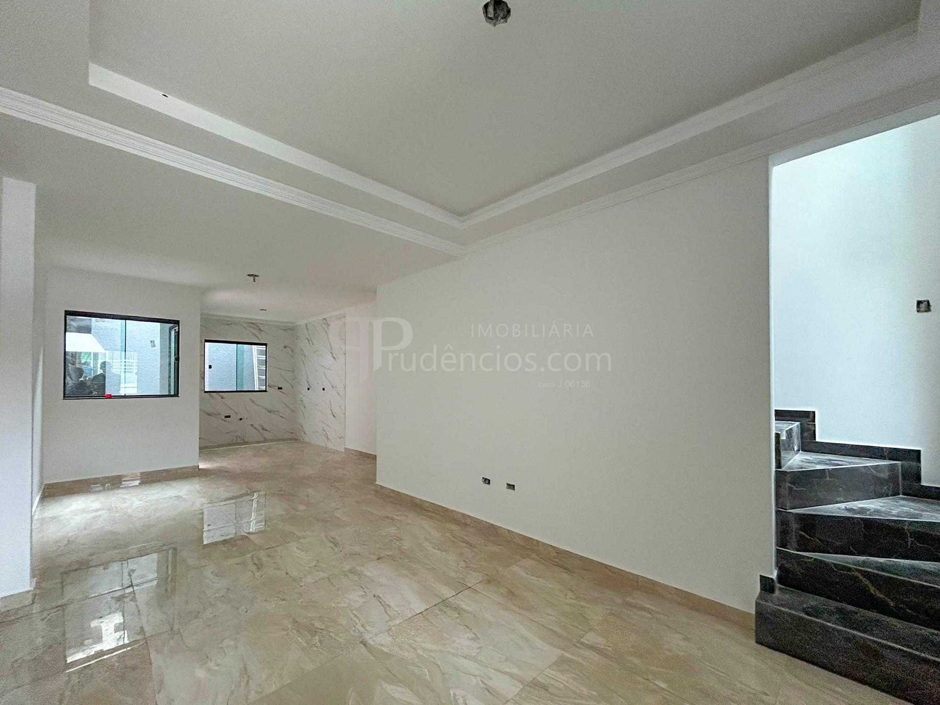 Sobrado 3 Quartos com Varanda e Churrasqueira no Tatuquara - C...