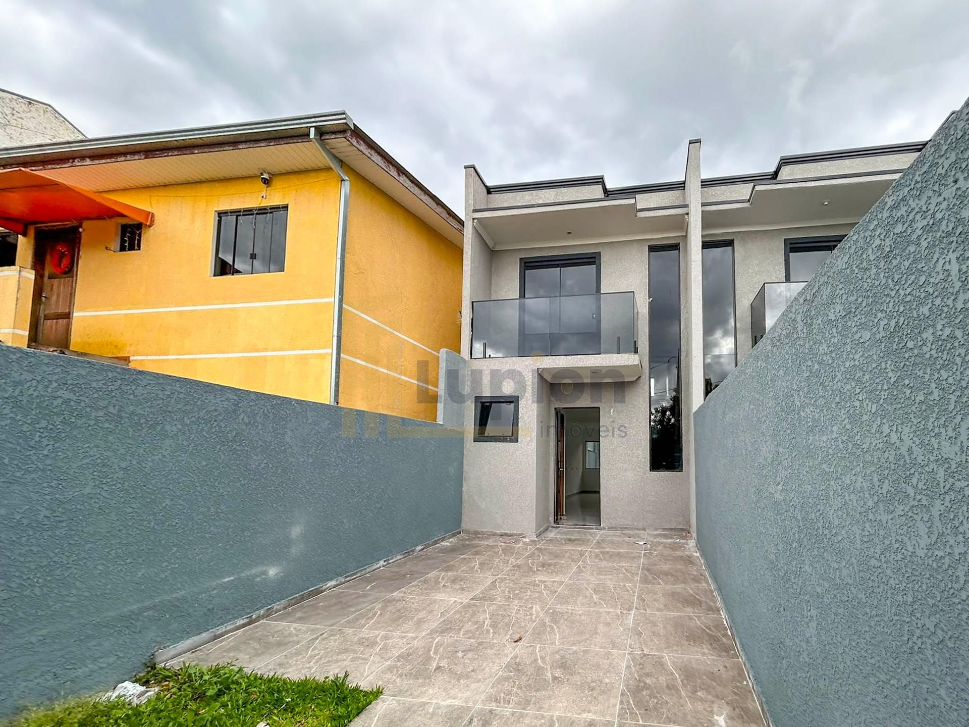 Sobrado 3 Quartos com Área Gourmet e Varanda no Tatuquara - Cu...