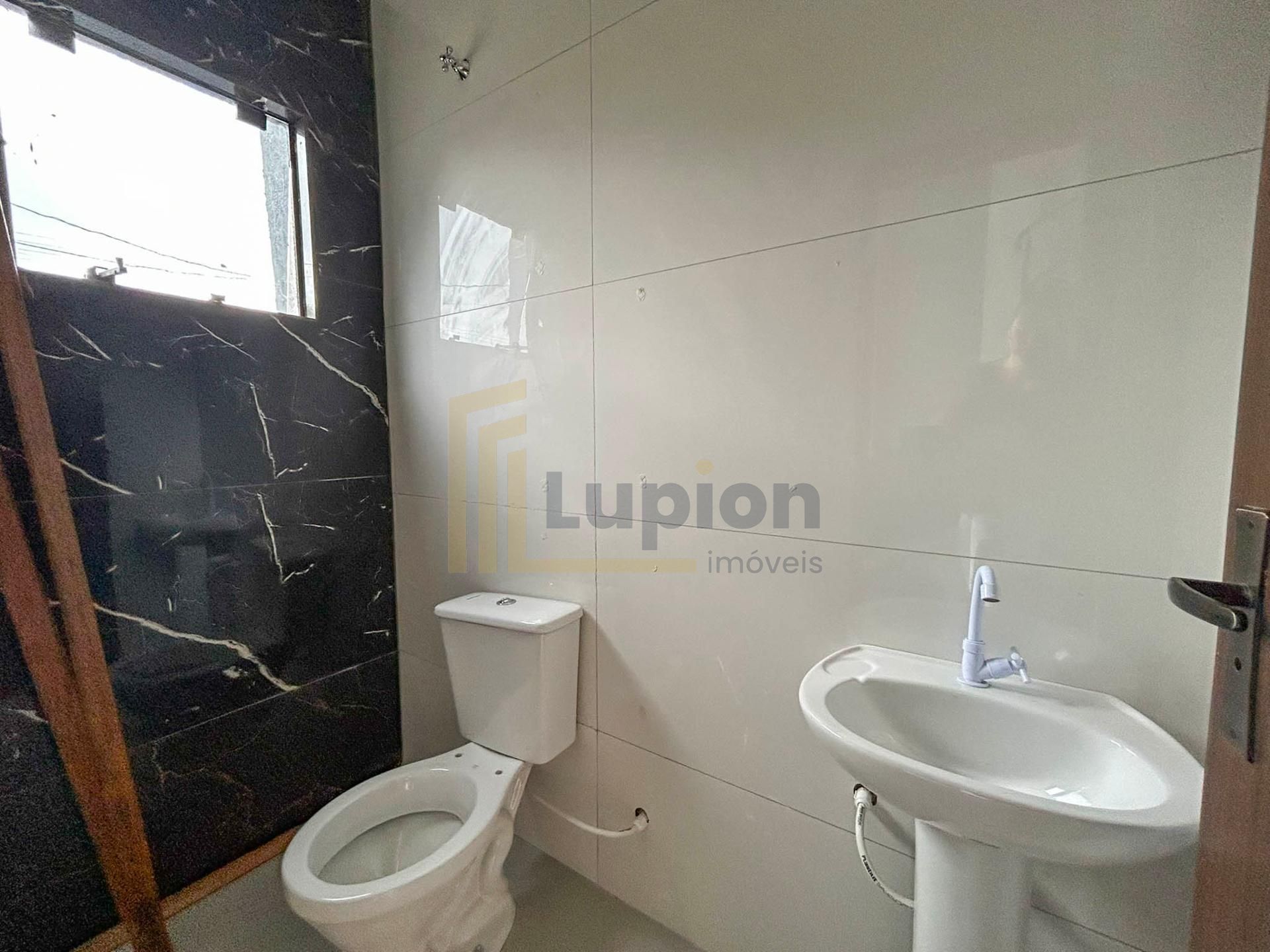 Sobrado 3 Quartos com Área Gourmet e Varanda no Tatuquara - Cu...