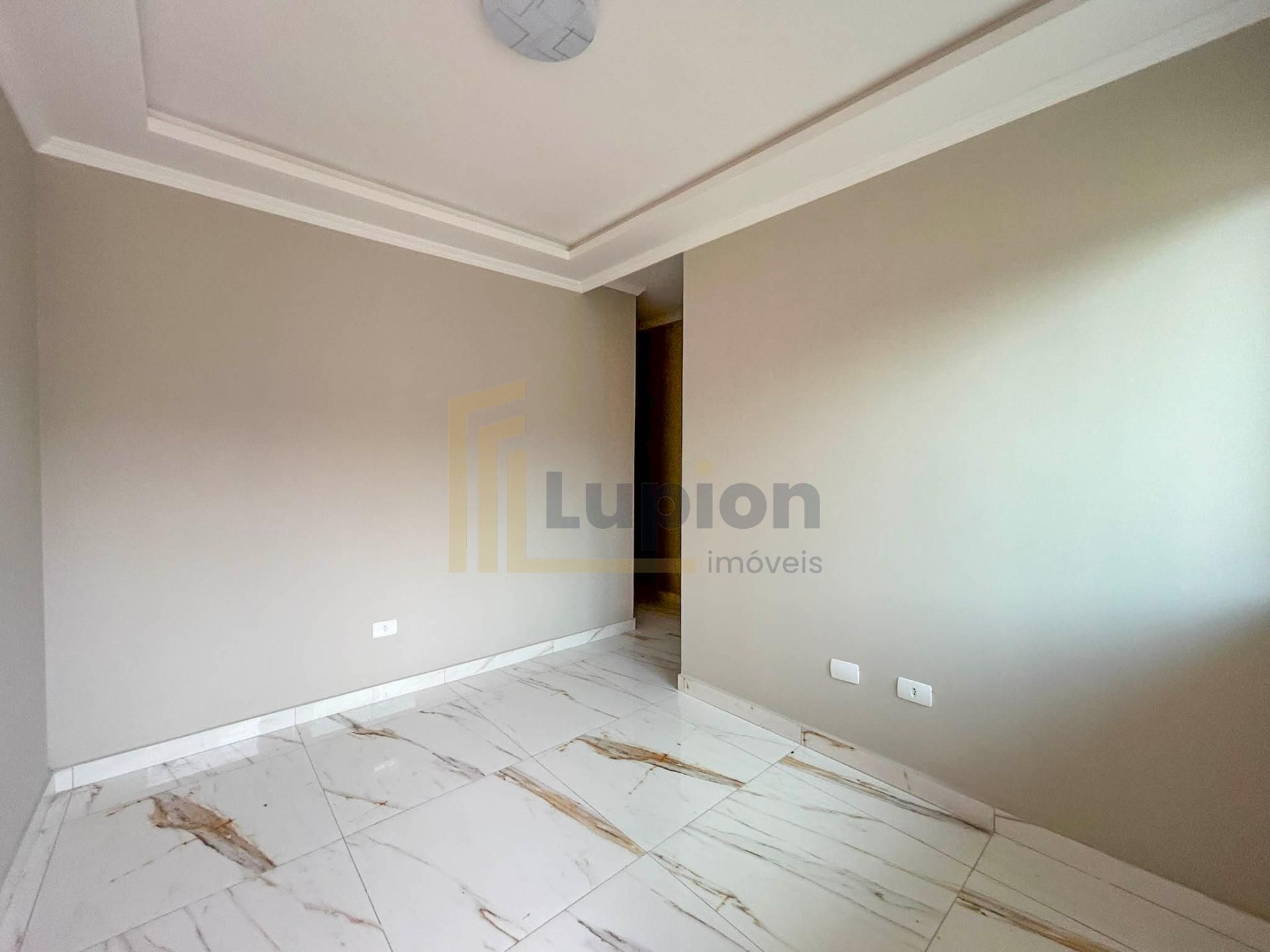 Casa 2 Quartos com Churrasqueira no Tatuquara - Curitiba