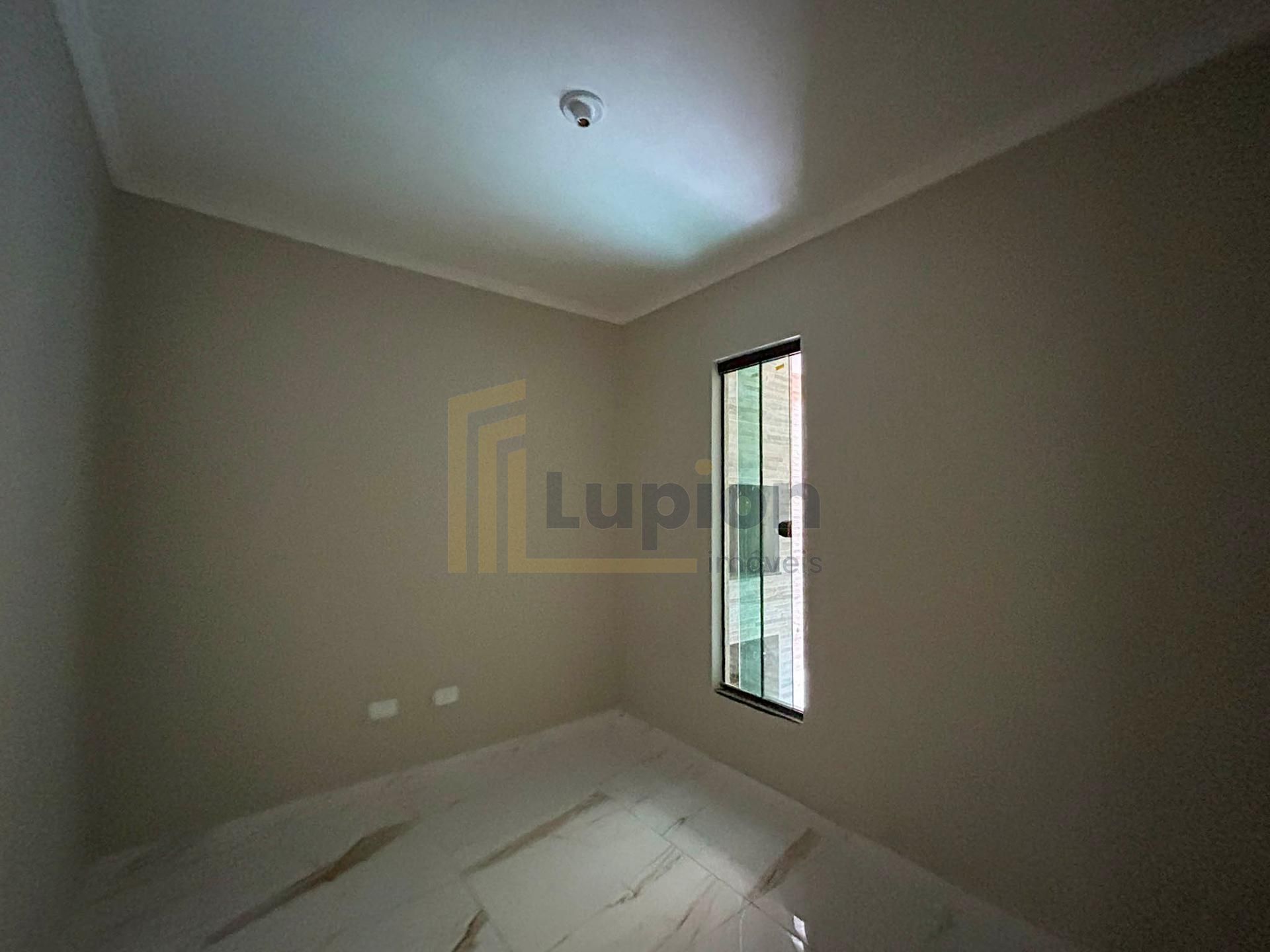 Casa 2 Quartos com Churrasqueira no Tatuquara - Curitiba