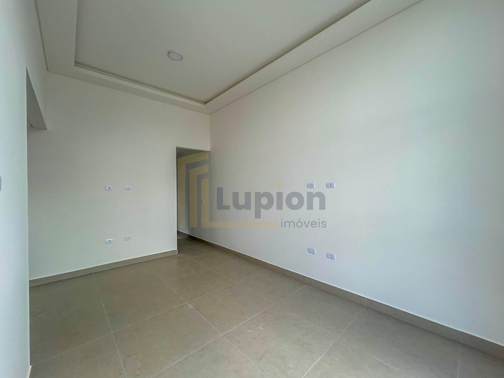 Casa 3 Quartos com Suíte e Terreno Amplo no Santa Terezinha - ...