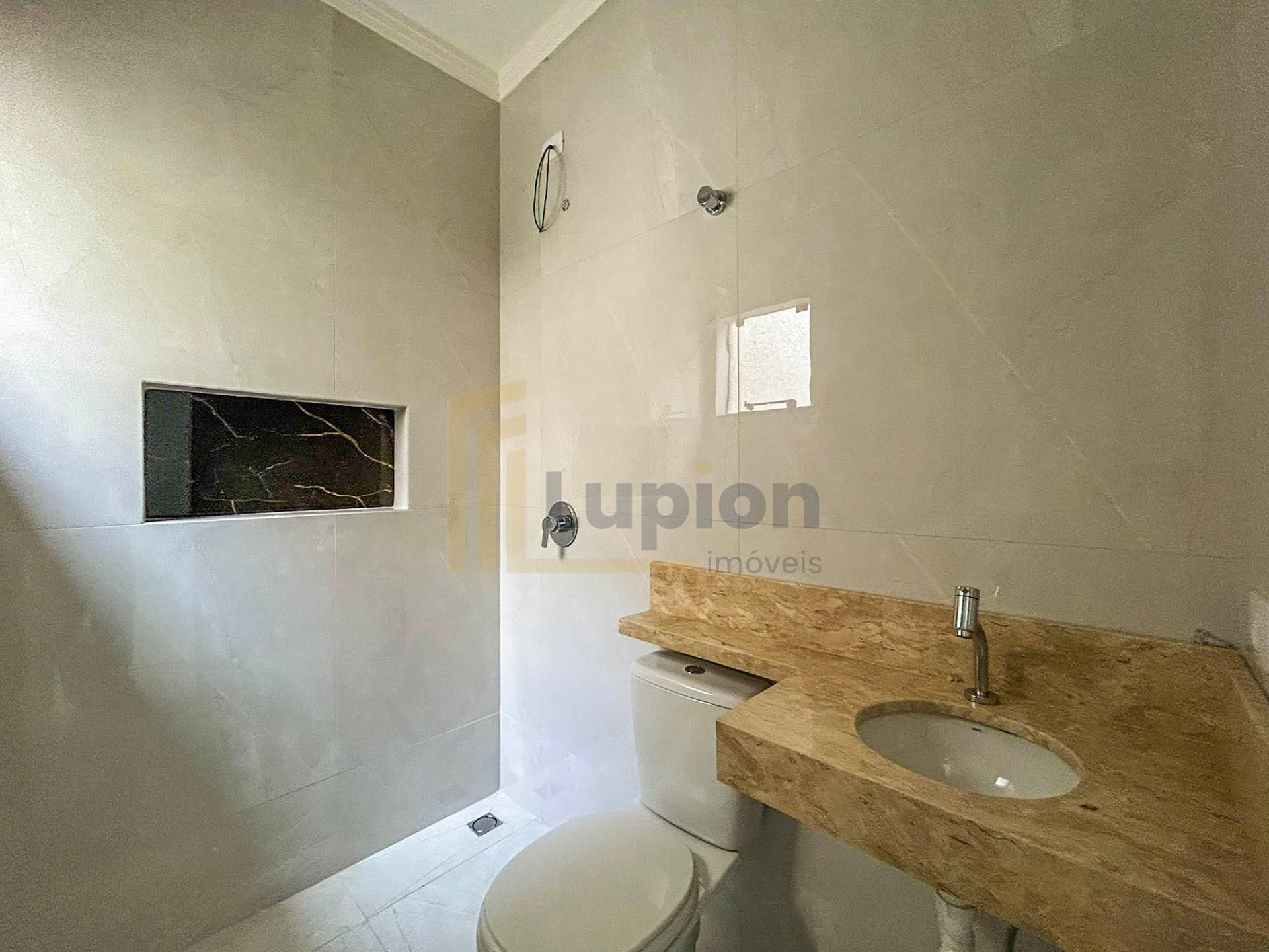 Casa 3 Quartos com Suíte, Área Gourmet e Amplo Terreno - Fazen...