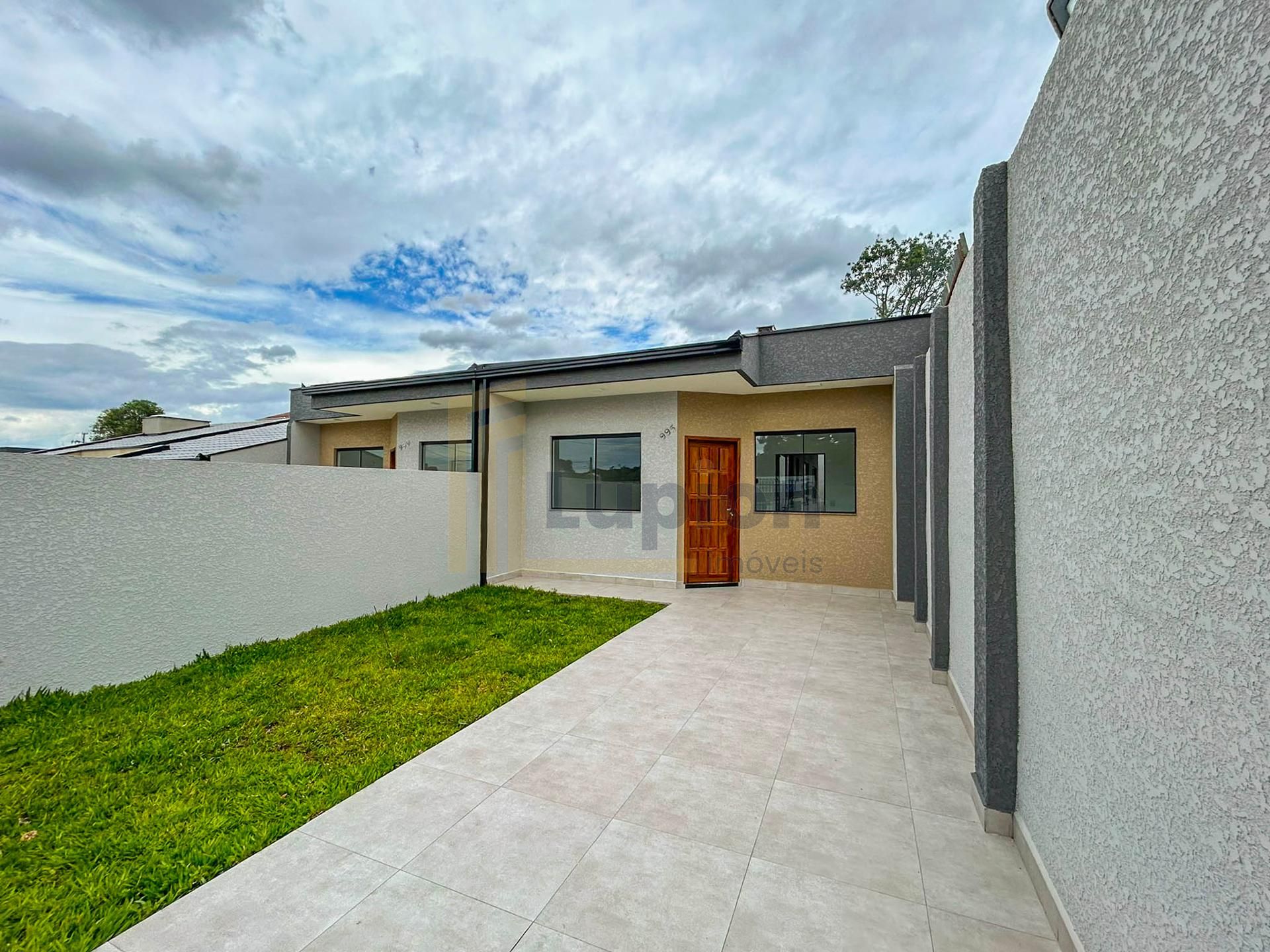 Casa 3 Quartos com Amplo Terreno no Bairro Nações - Fazenda Ri...