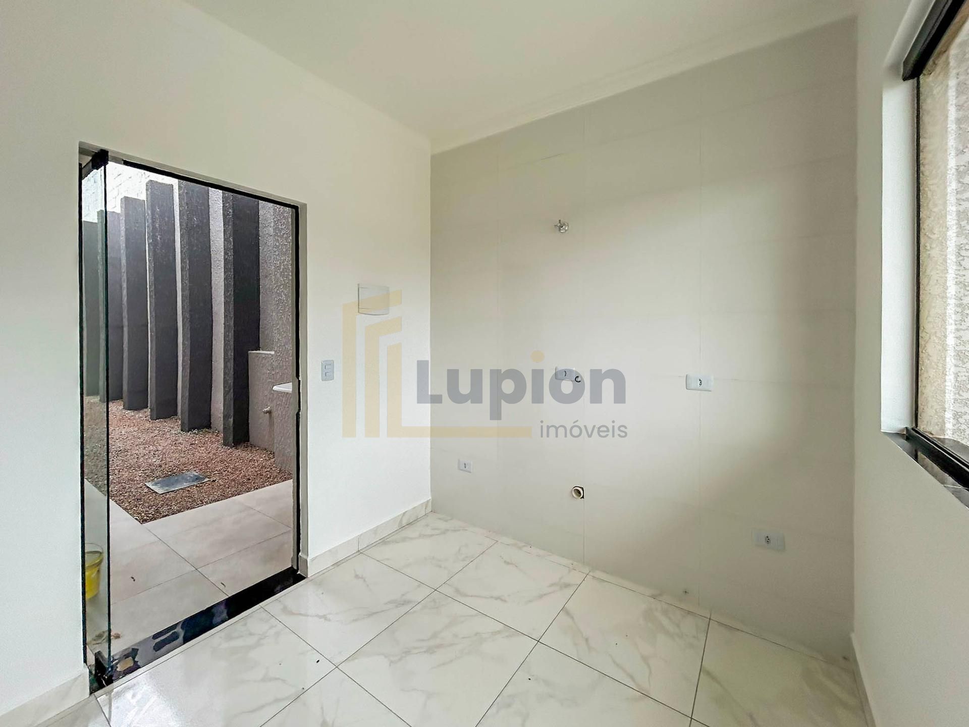 Casa 3 Quartos com Amplo Terreno no Bairro Nações - Fazenda Ri...