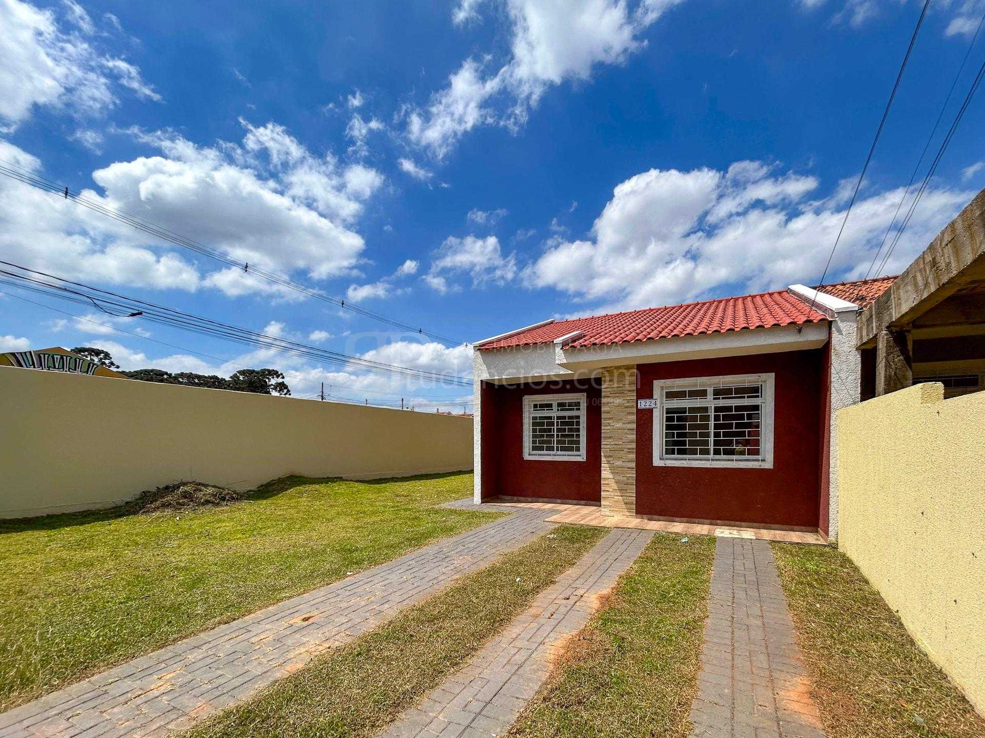 Casa de Esquina com Área Gourmet e Amplo Terreno no Bairro Est...