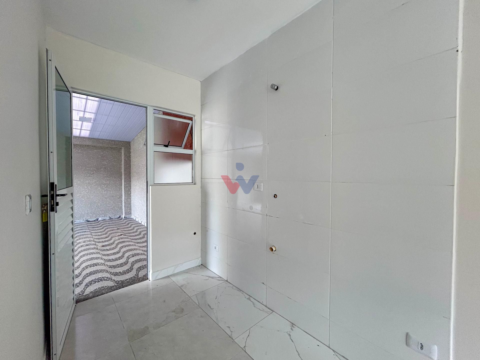 Casa de Esquina com Área Gourmet e Amplo Terreno no Bairro Est...