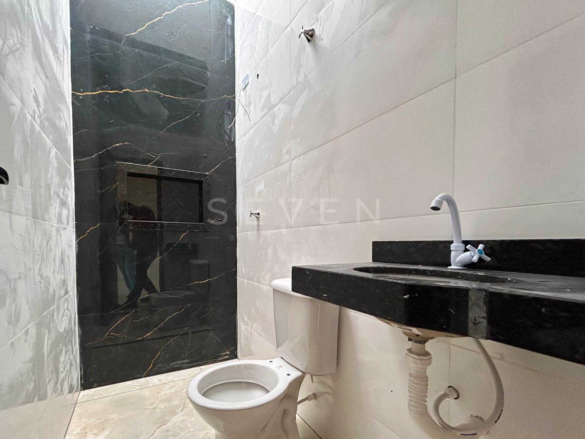 Casa com 3 Quartos e Churrasqueira em Terreno 6x20 em Fazenda ...