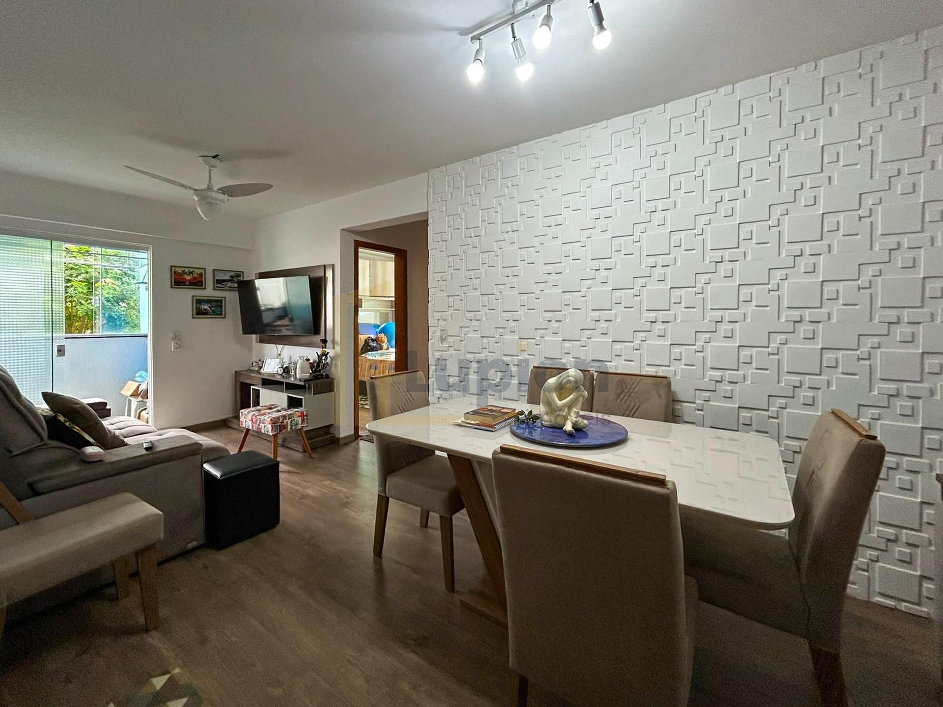 Apartamento Semi Mobiliado com 2 Quartos e Sacada com Churrasq...