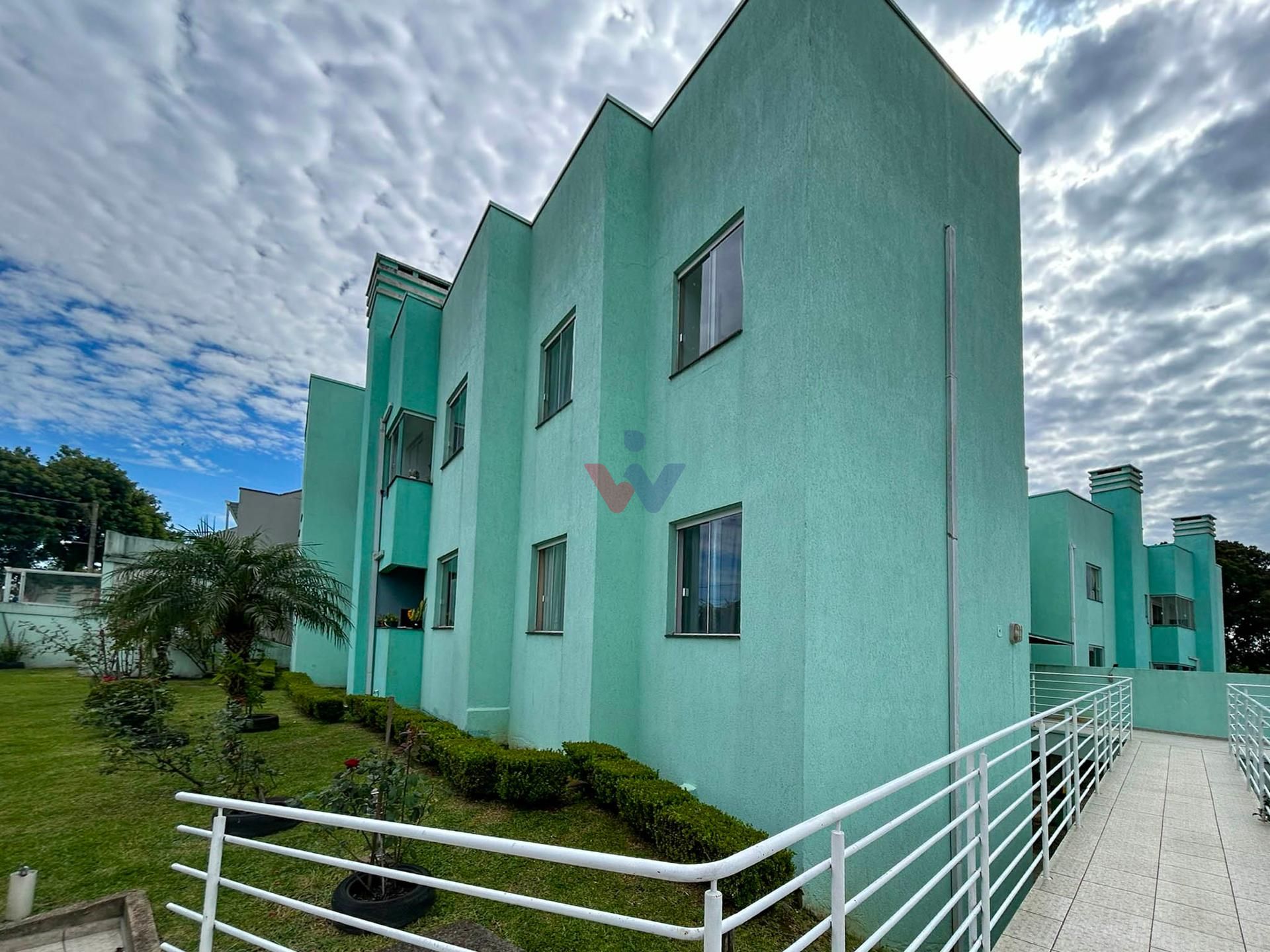 Apartamento Semi Mobiliado com 2 Quartos e Sacada com Churrasq...