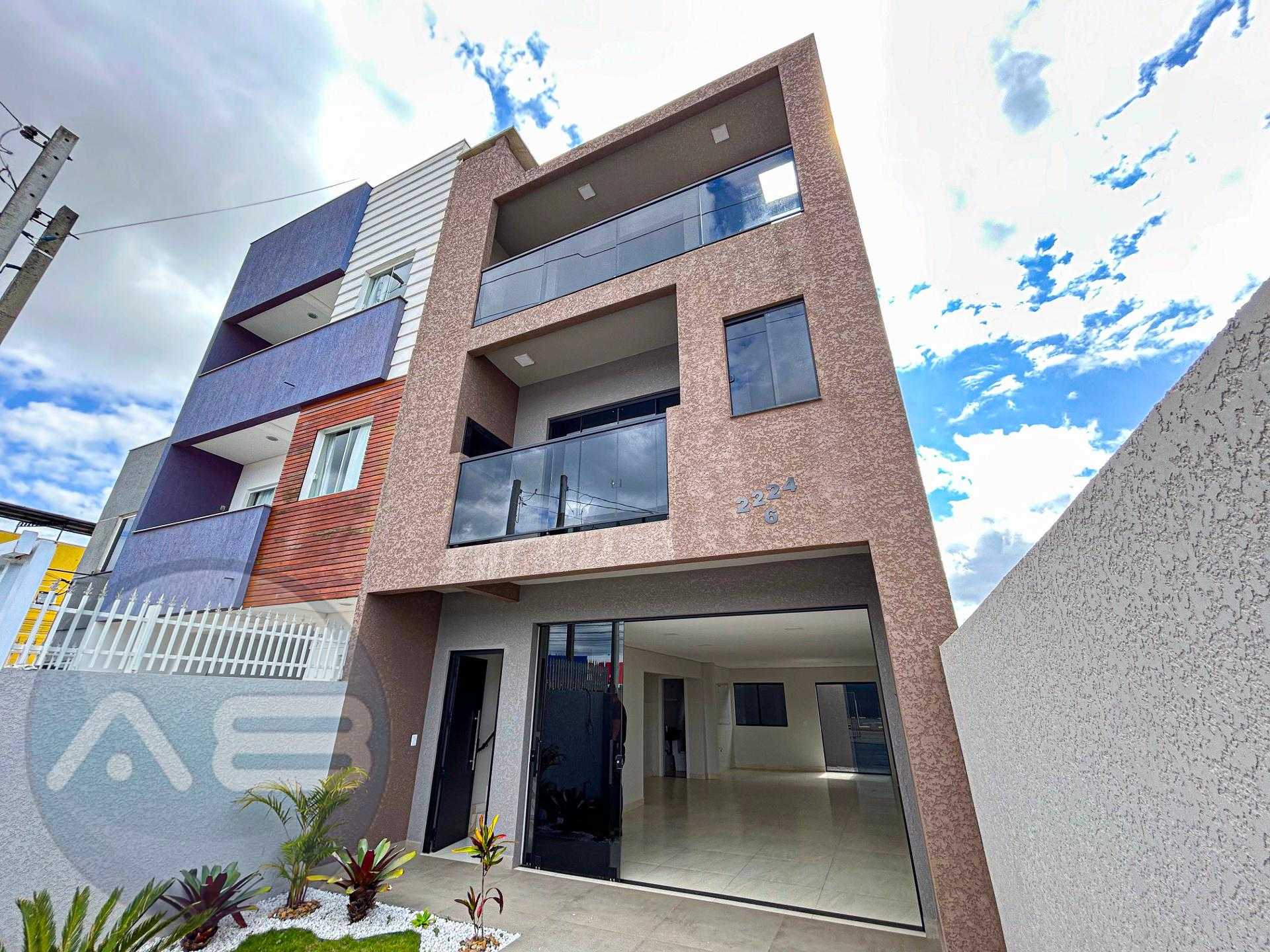 Sobrado 3 quartos com suite no Centro de Fazenda Rio Grande