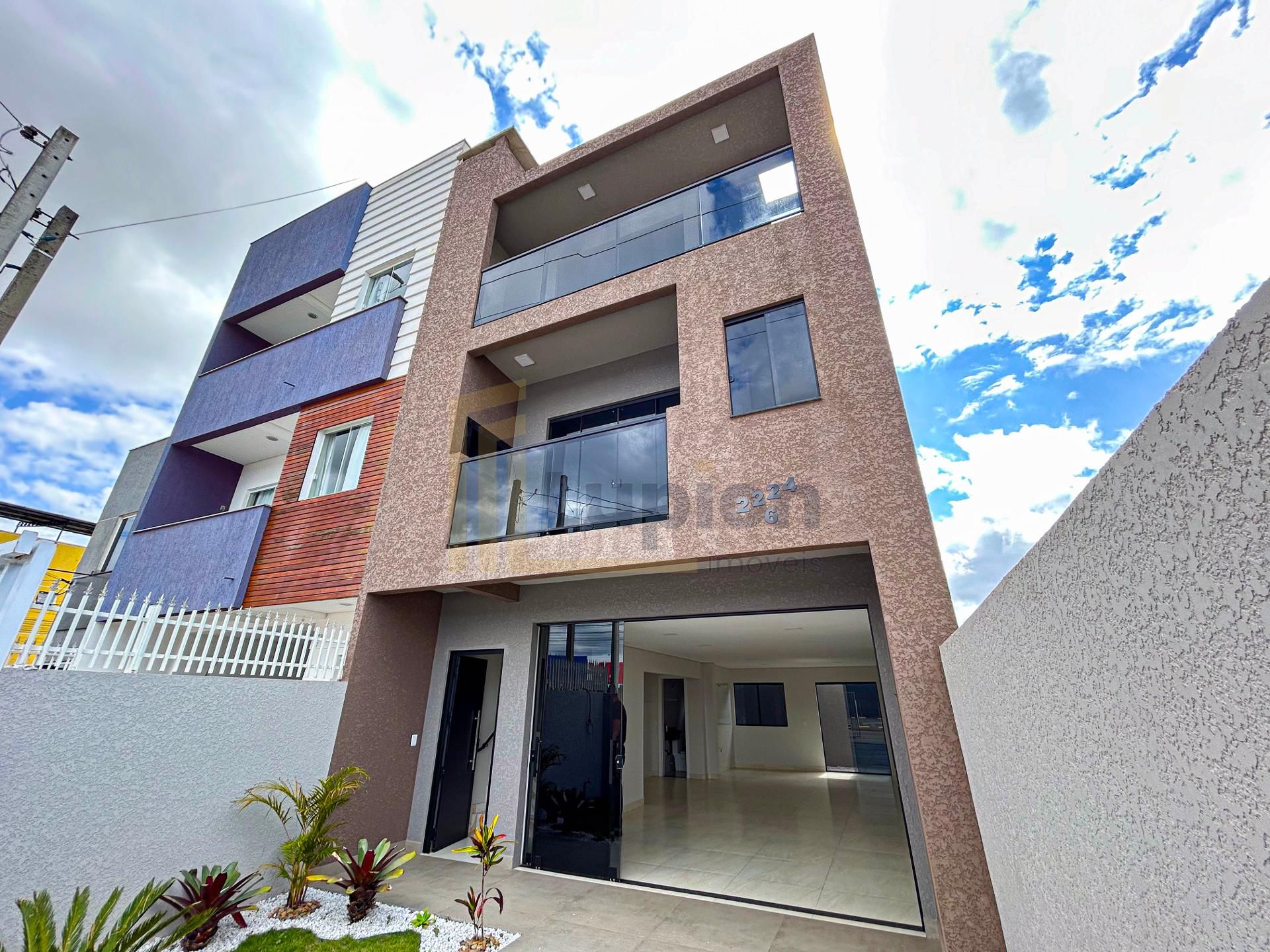 Sobrado 3 quartos com suite no Centro de Fazenda Rio Grande