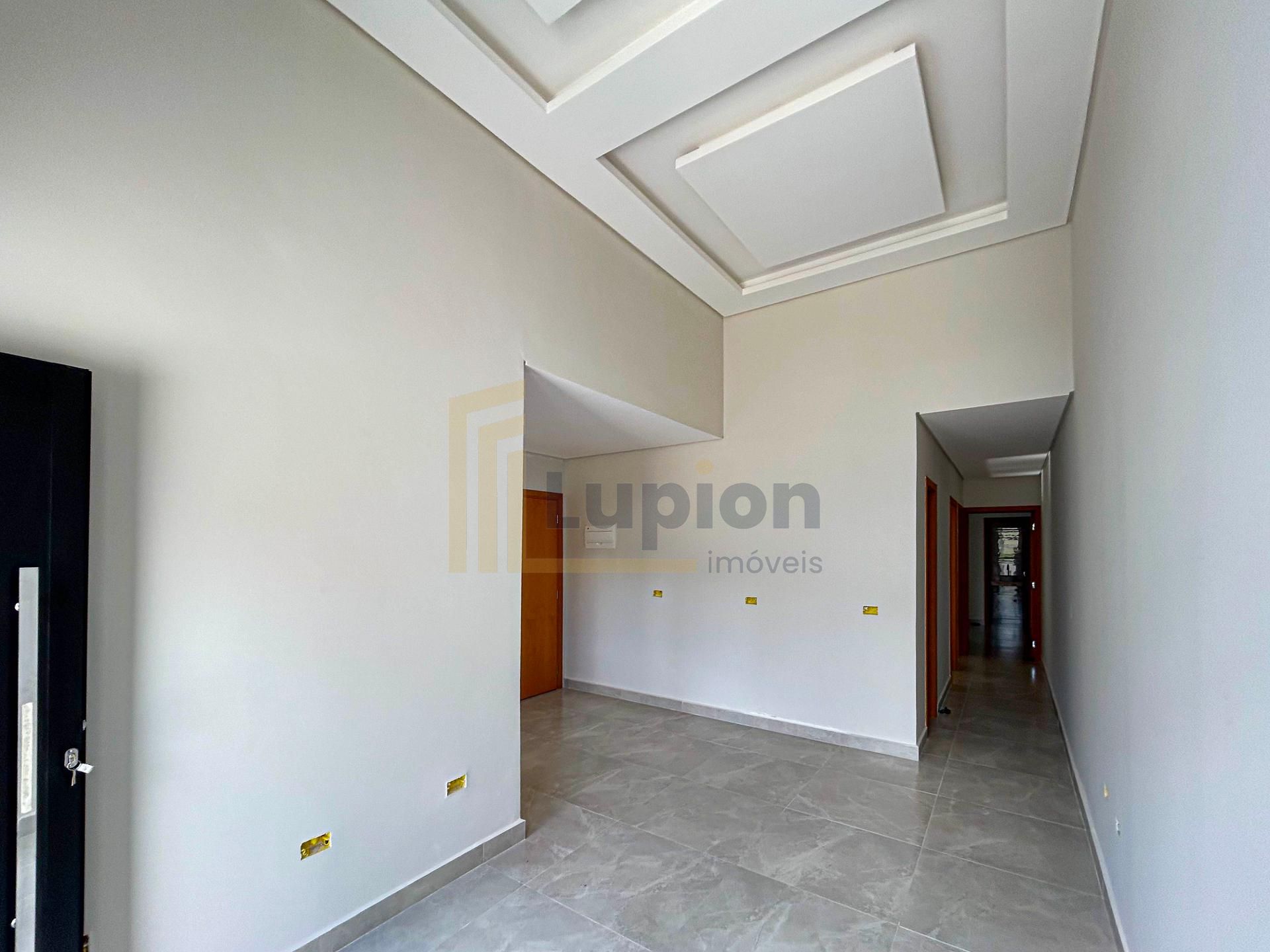 Casa 3 Quartos com Suíte, Área Gourmet e Pé Direito Alto - Faz...