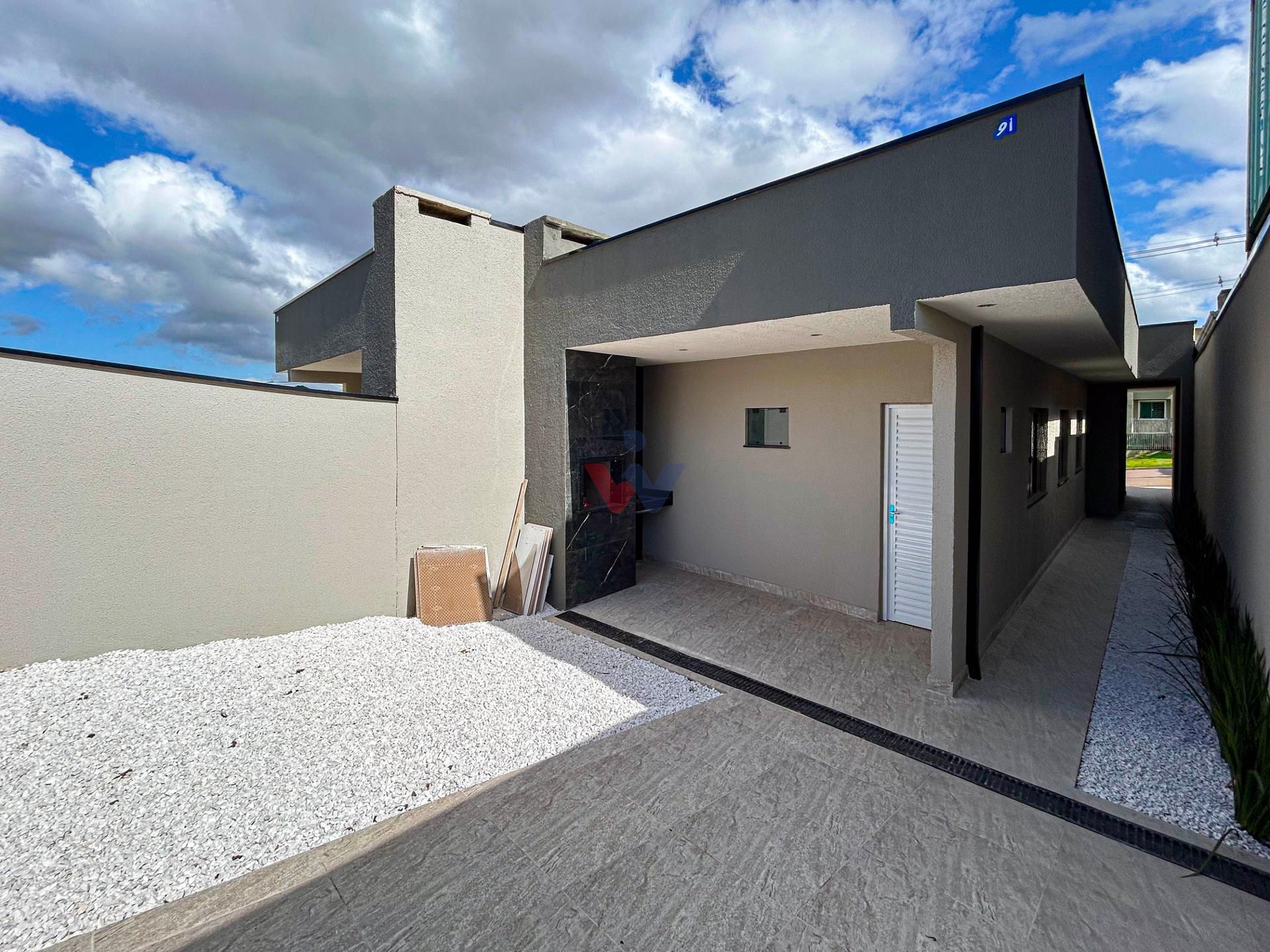 Casa 3 Quartos com Suíte, Área Gourmet e Pé Direito Alto - Faz...