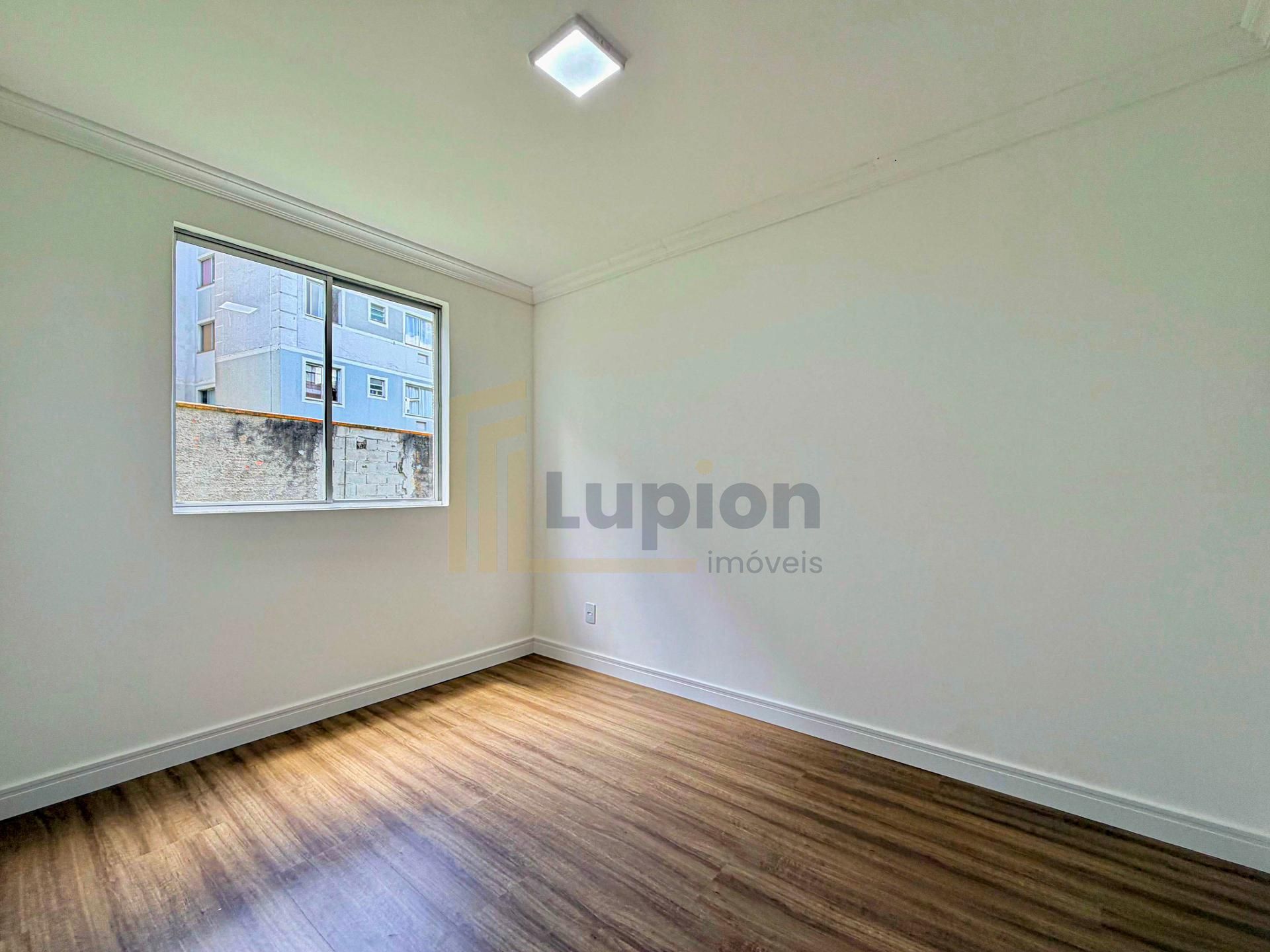 Apartamento Térreo com 2 Quartos e Vaga Demarcada em São José ...