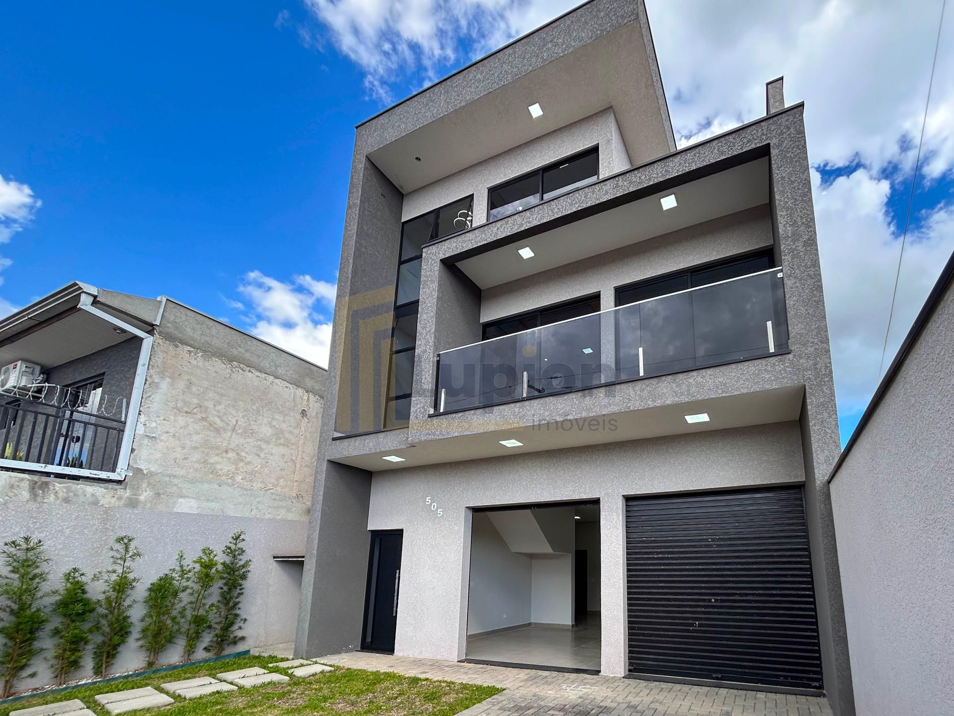 Triplex Novo com Área Comercial no Bairro Veneza em Fazenda Ri...