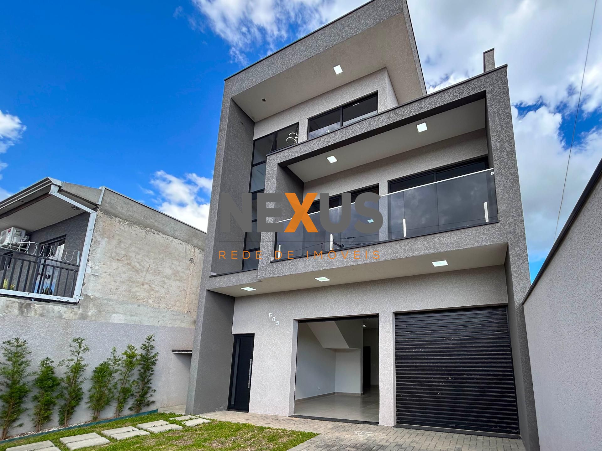 Triplex Novo com Área Comercial no Bairro Veneza em Fazenda Ri...