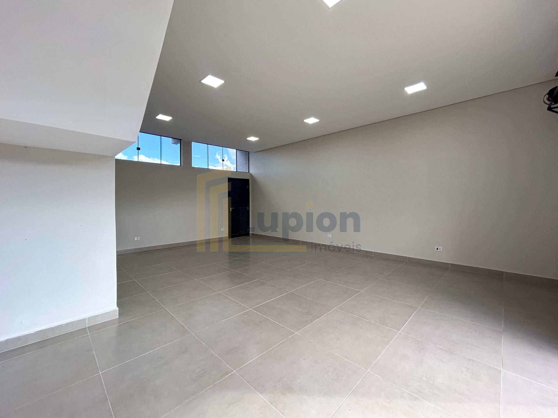 Triplex Novo com Área Comercial no Bairro Veneza em Fazenda Ri...