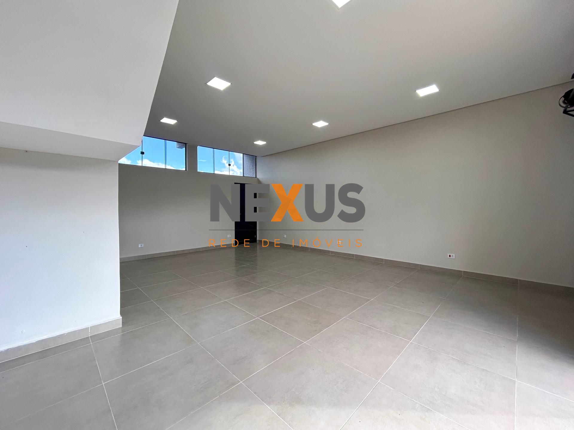 Triplex Novo com Área Comercial no Bairro Veneza em Fazenda Ri...