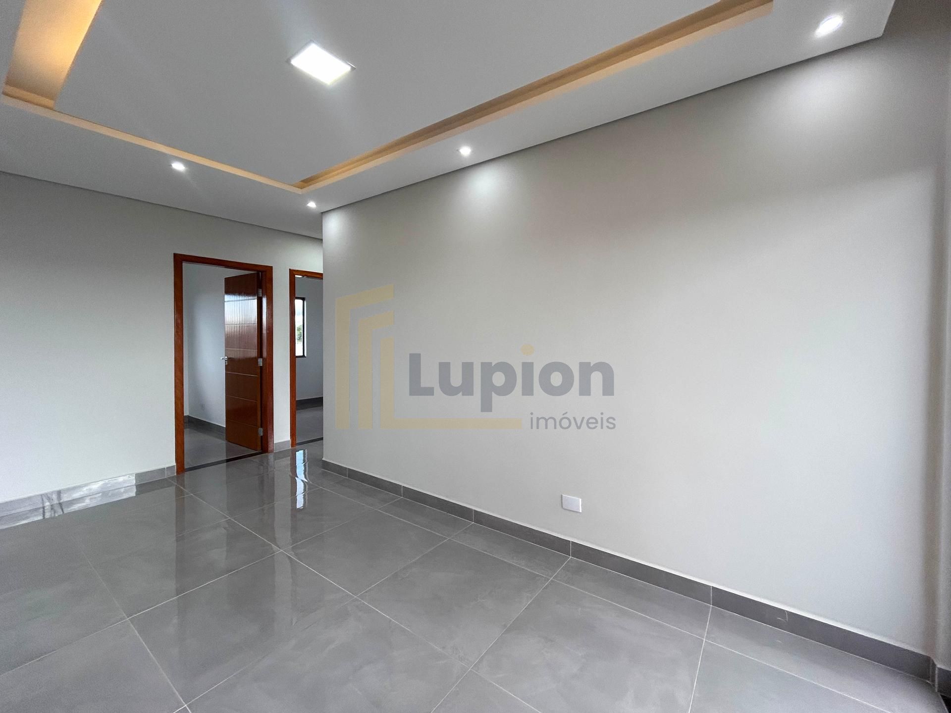 Triplex Novo com Área Comercial no Bairro Veneza em Fazenda Ri...