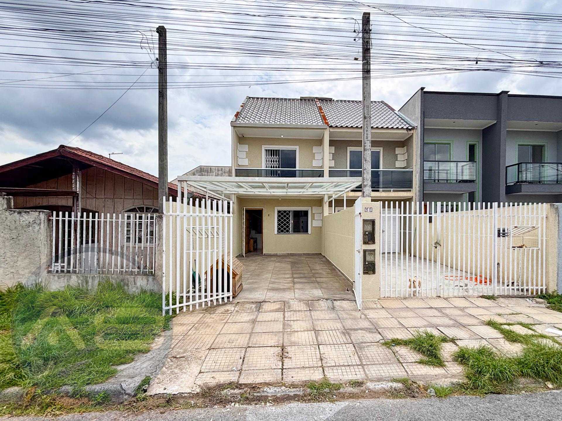 Sobrado 3 Quartos no CIC com Ed?cula e Garagem Coberta - Curitiba