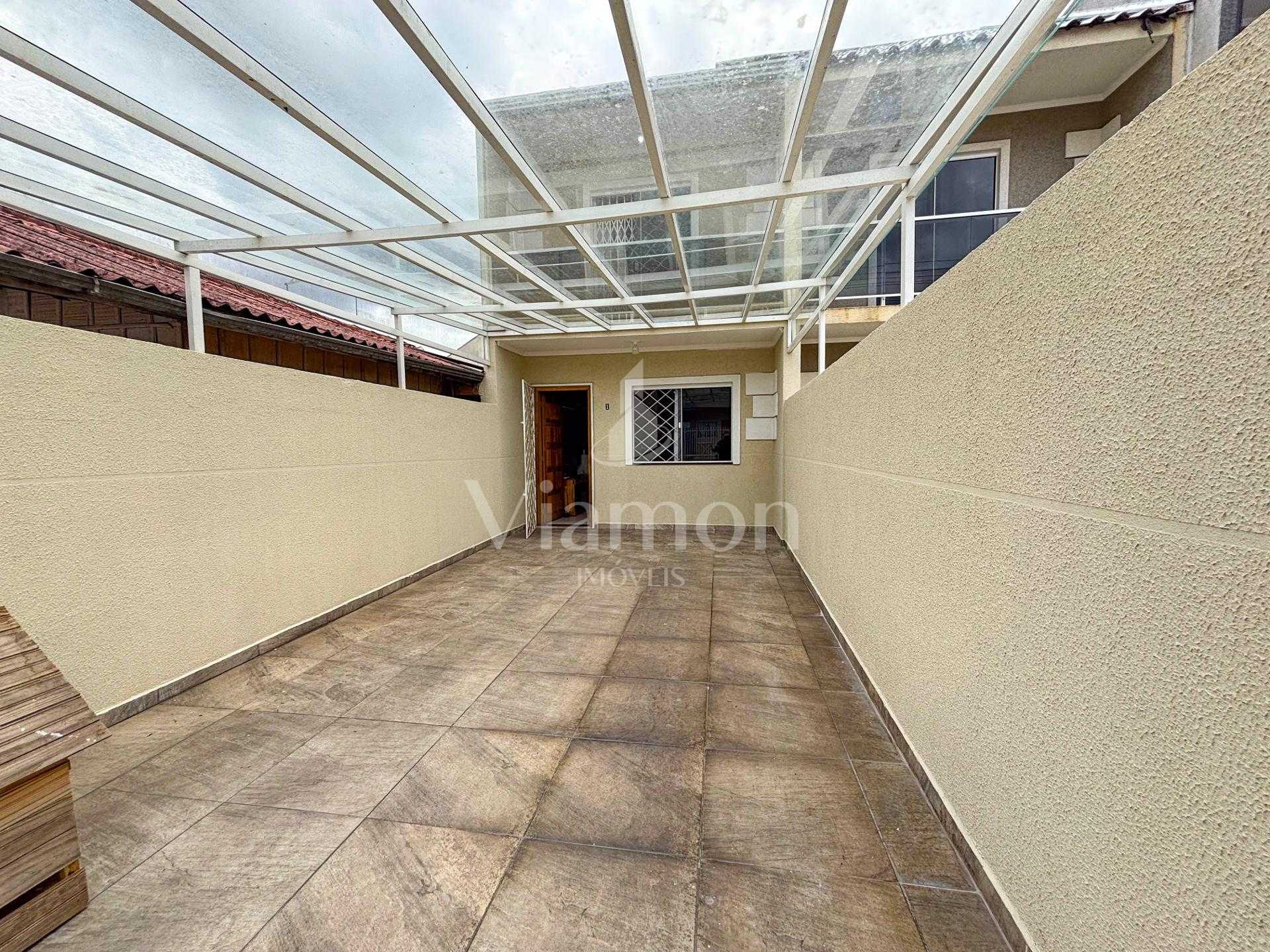 Sobrado 3 Quartos no CIC com Edícula e Garagem Coberta - Curitiba