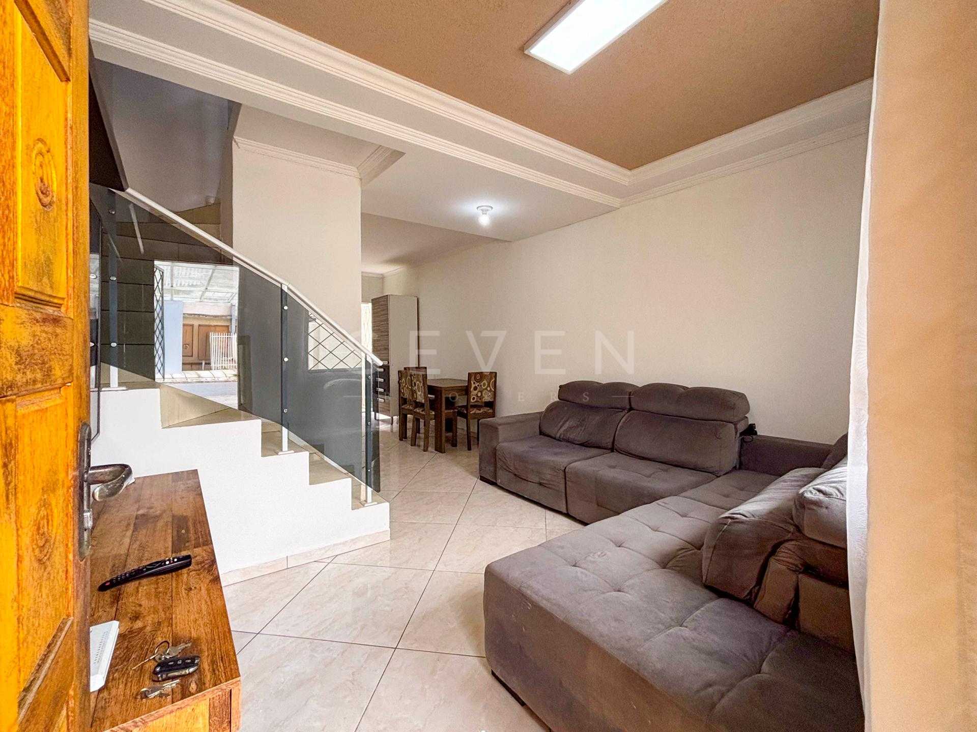 Sobrado 3 Quartos no CIC com Edícula e Garagem Coberta - Curitiba