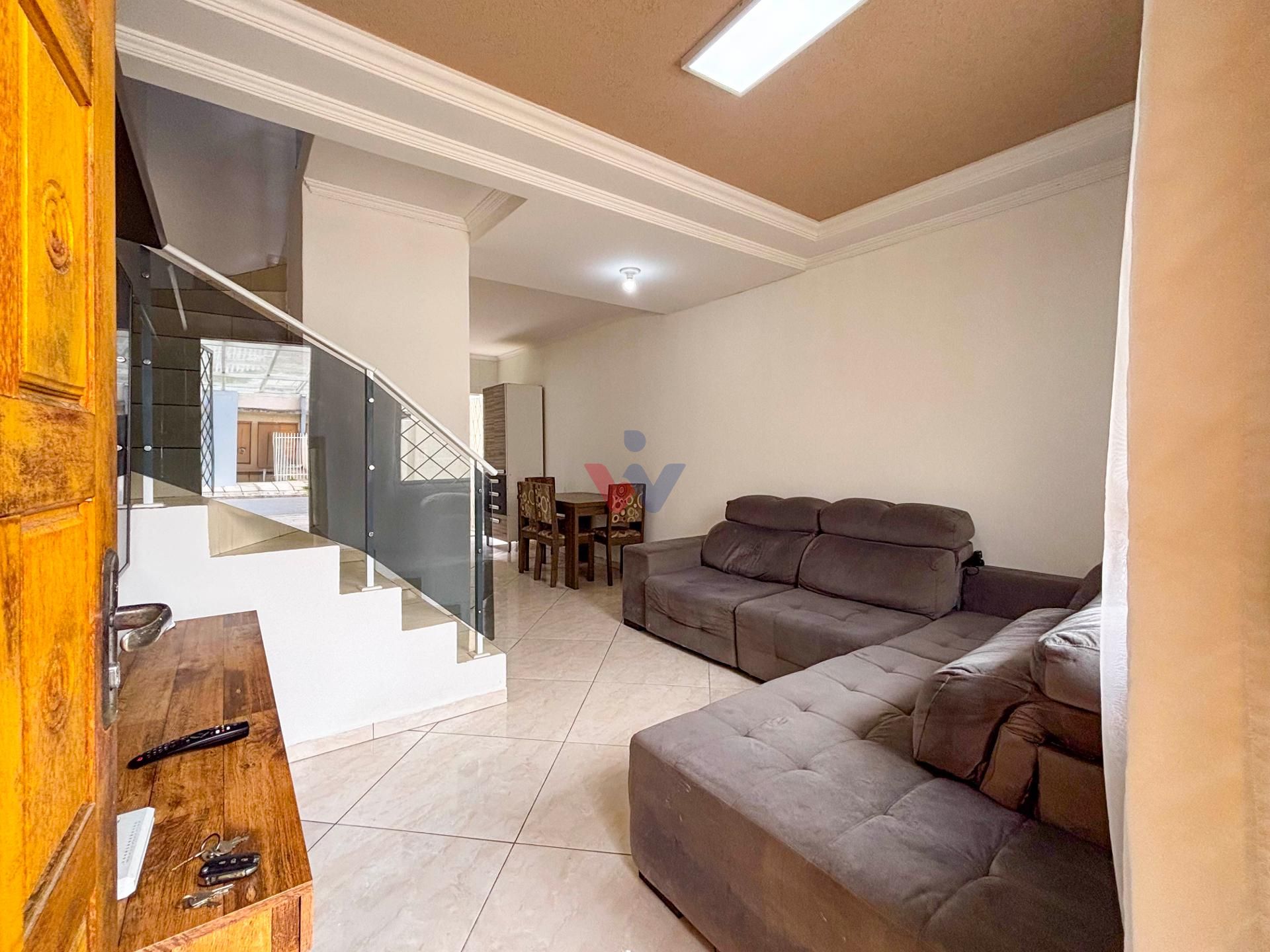 Sobrado 3 Quartos no CIC com Edícula e Garagem Coberta - Curitiba