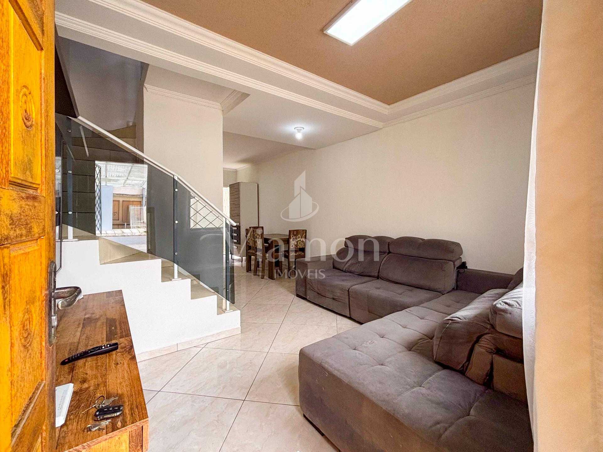 Sobrado 3 Quartos no CIC com Edícula e Garagem Coberta - Curitiba