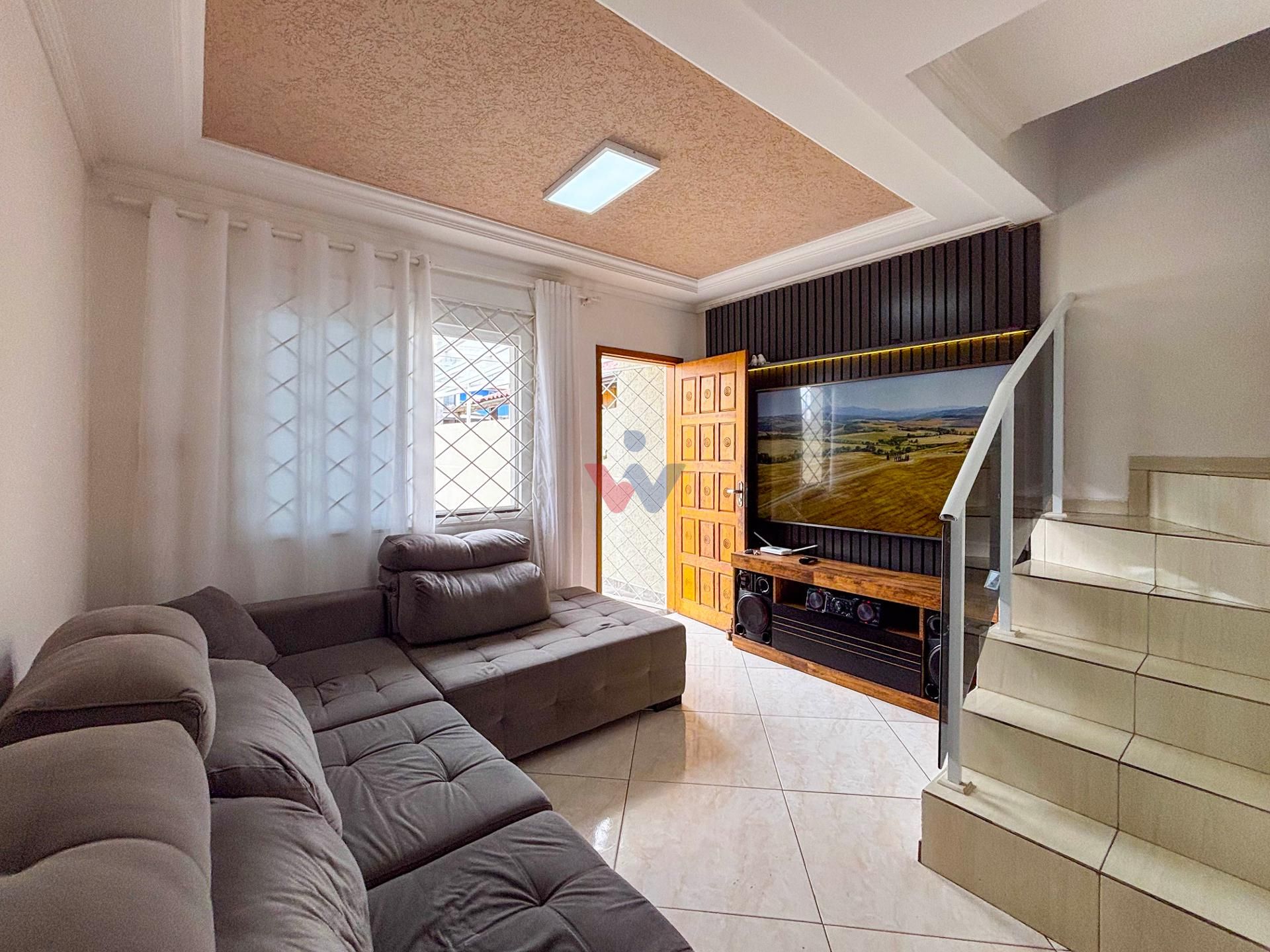 Sobrado 3 Quartos no CIC com Edícula e Garagem Coberta - Curitiba