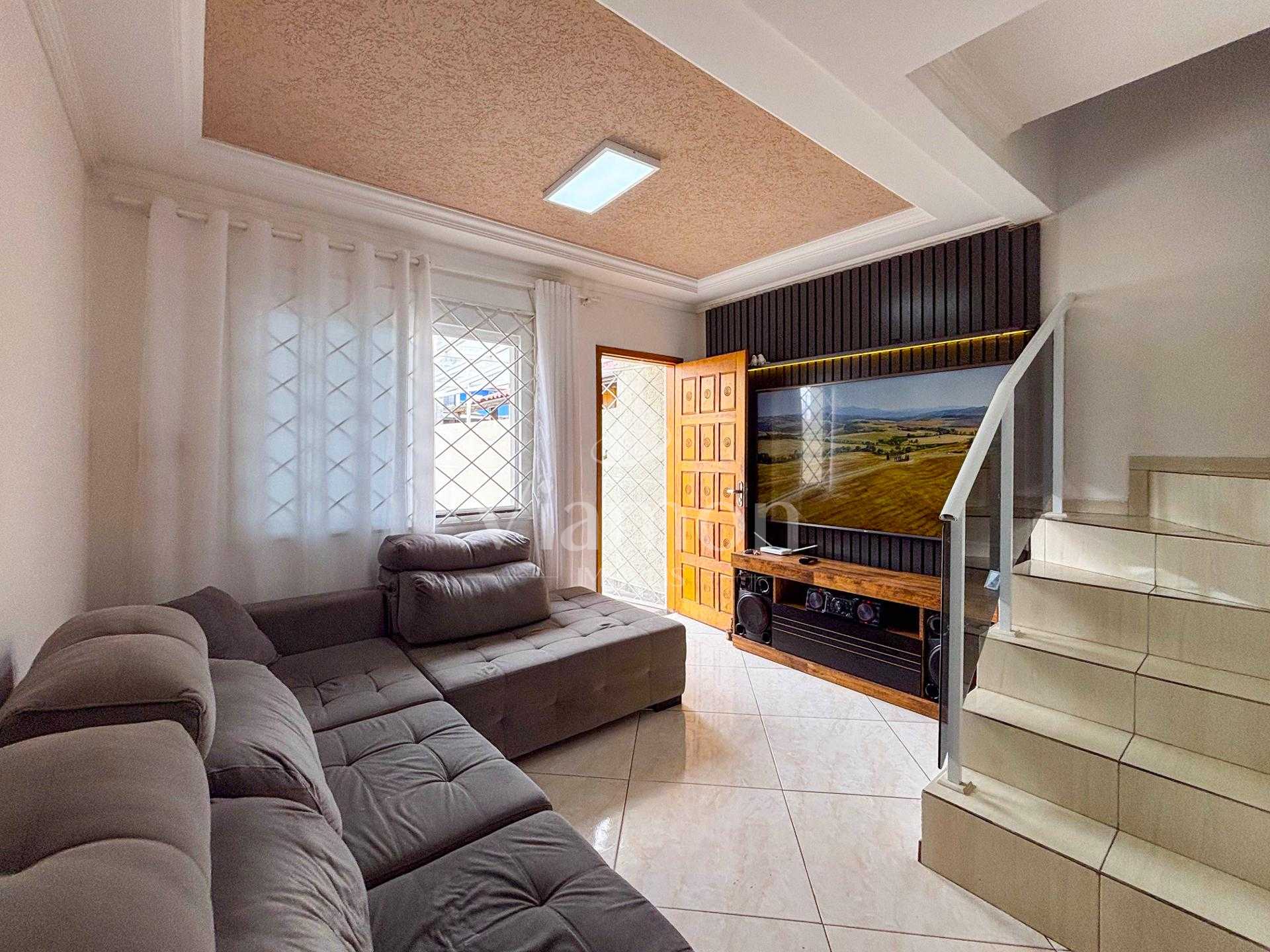 Sobrado 3 Quartos no CIC com Edícula e Garagem Coberta - Curitiba