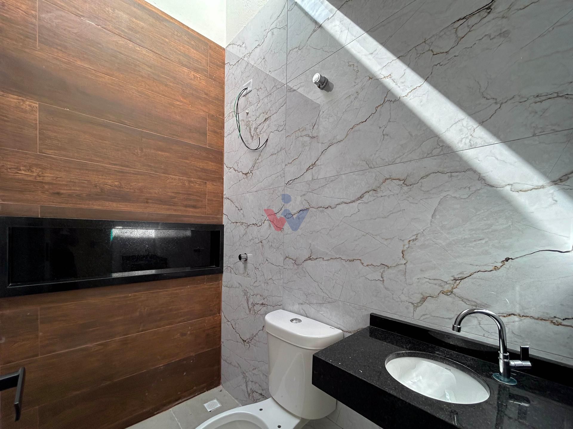 Casa 3 Quartos com Suíte em Condomínio no Gralha Azul - Fazend...