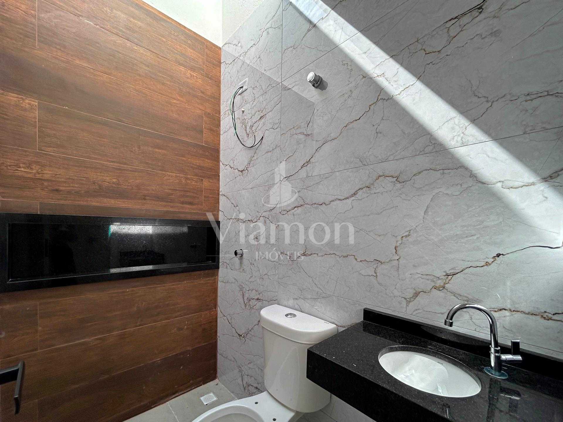 Casa 3 Quartos com Suíte em Condomínio no Gralha Azul - Fazend...