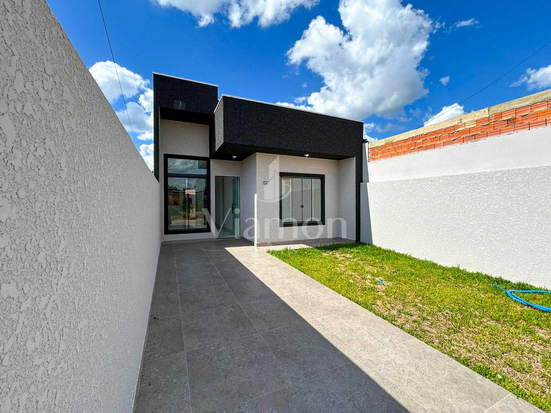 Casa com Área Gourmet no Bairro Estados  Fazenda Rio Grande